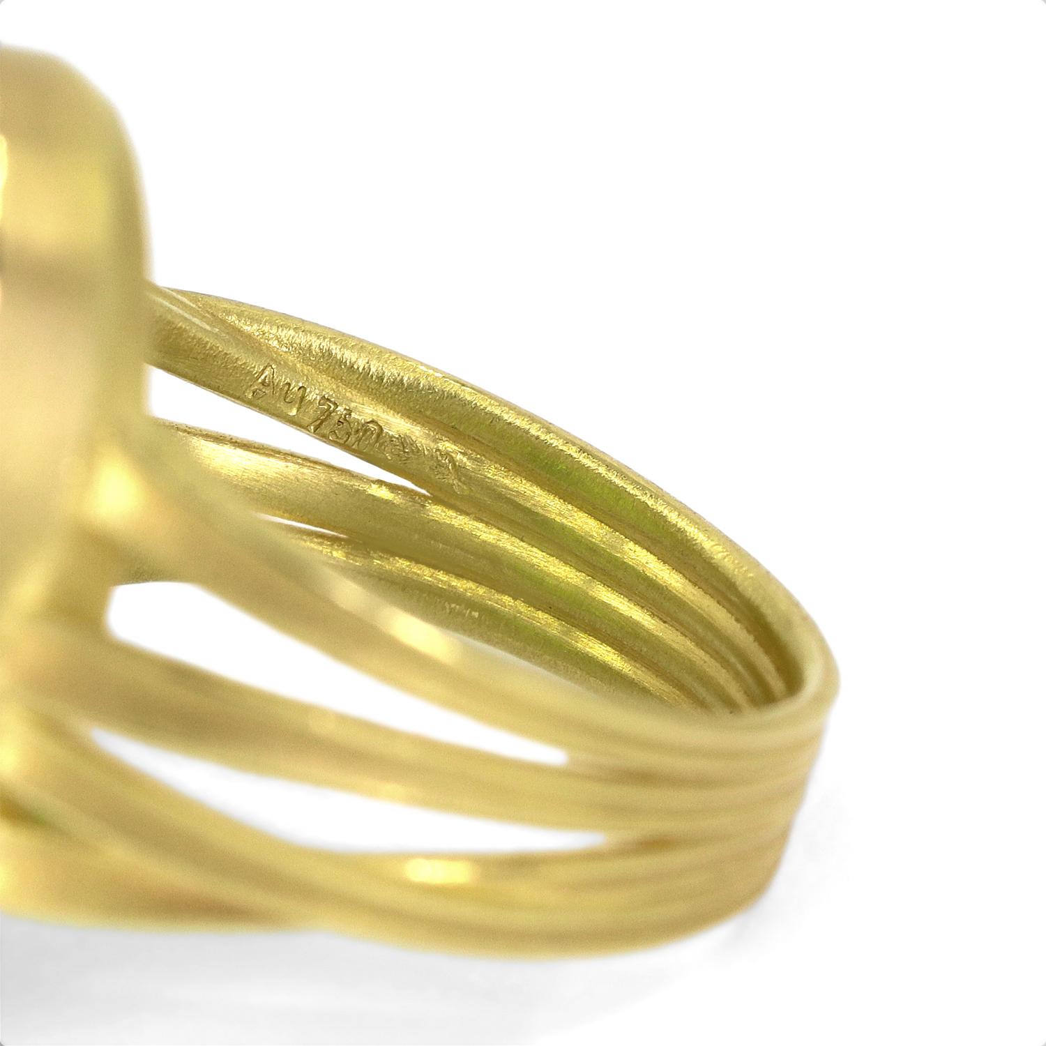 Chrysoprase Oval Cabochon One of a Kind Gold Ribbon Ring, Barbara Heinrich 2024 In New Condition For Sale In Dallas, TX