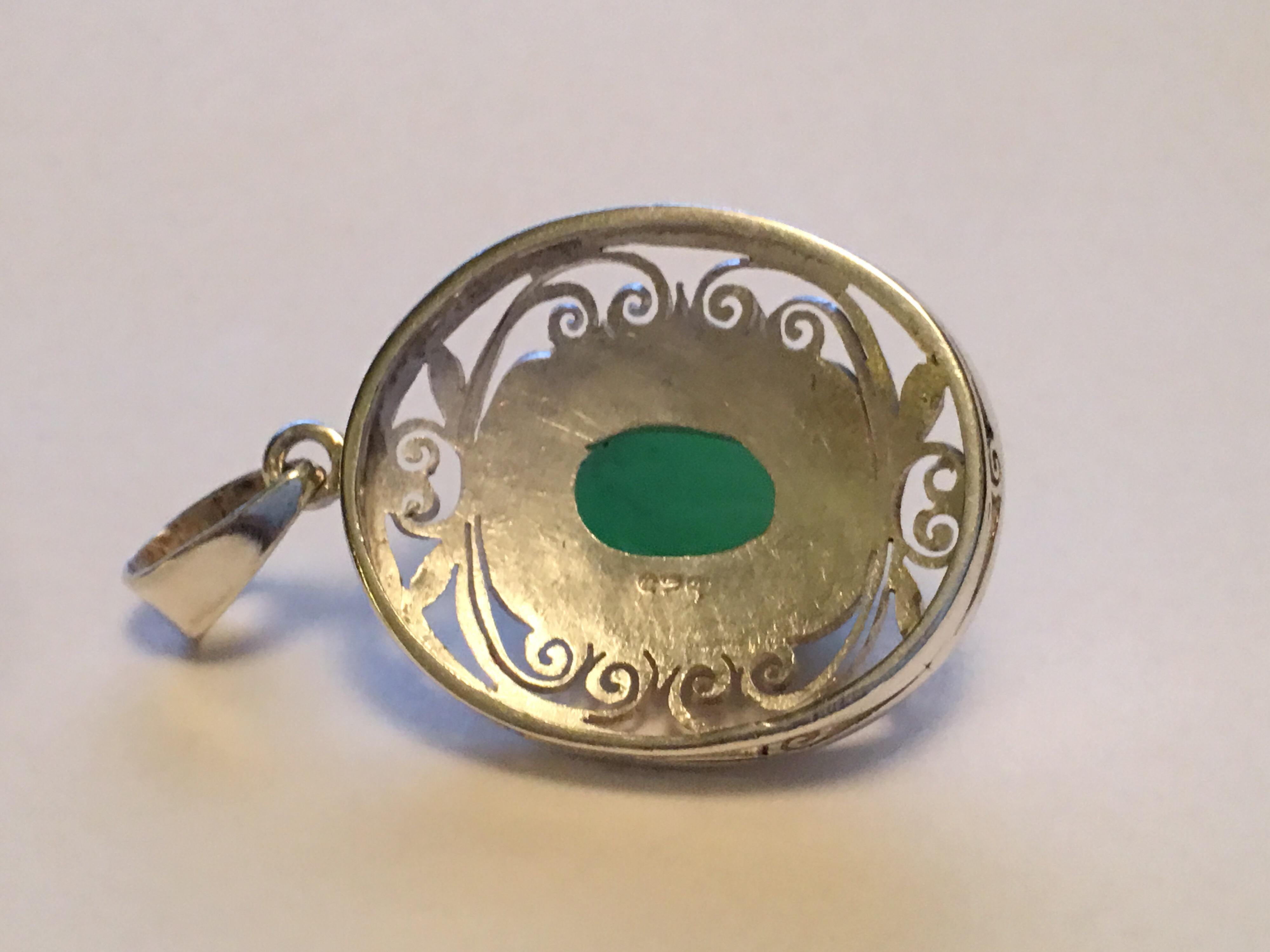 Chrysoprase Pendant Set in Sterling Silver In New Condition For Sale In Trumbull, CT