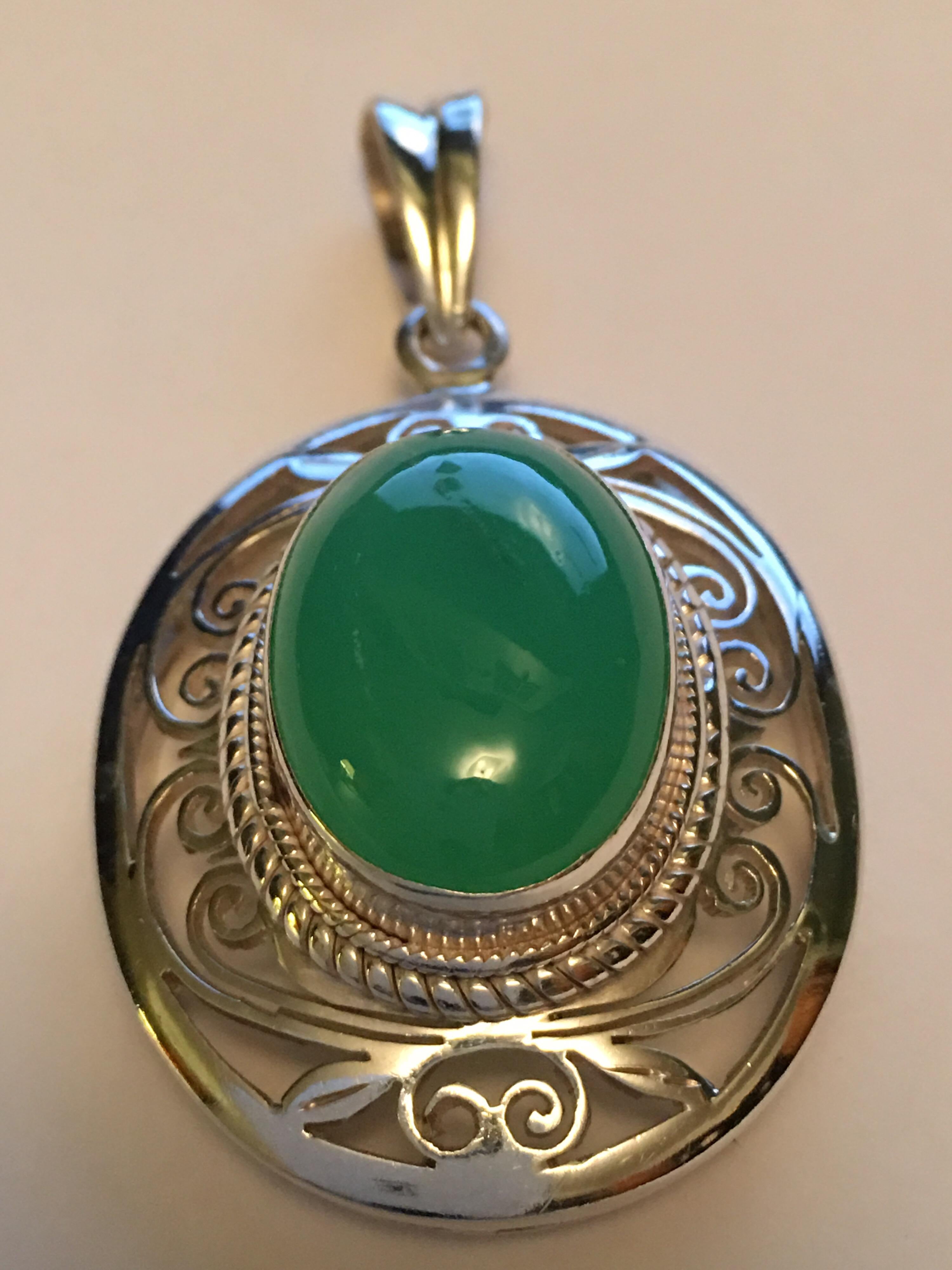 Chrysoprase Pendant Set in Sterling Silver For Sale 1