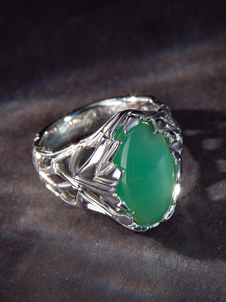Silver ring with natural Chrysoprase
chrysoprase origin - Kazakhstan
cabochon measurements - 0.39 х 0.63 in / 10 х 16 mm
stone weight - 6.15 carats
ring weight - 6.9 grams
ring size - 6.5 US / 17 RU

Ribbons collection