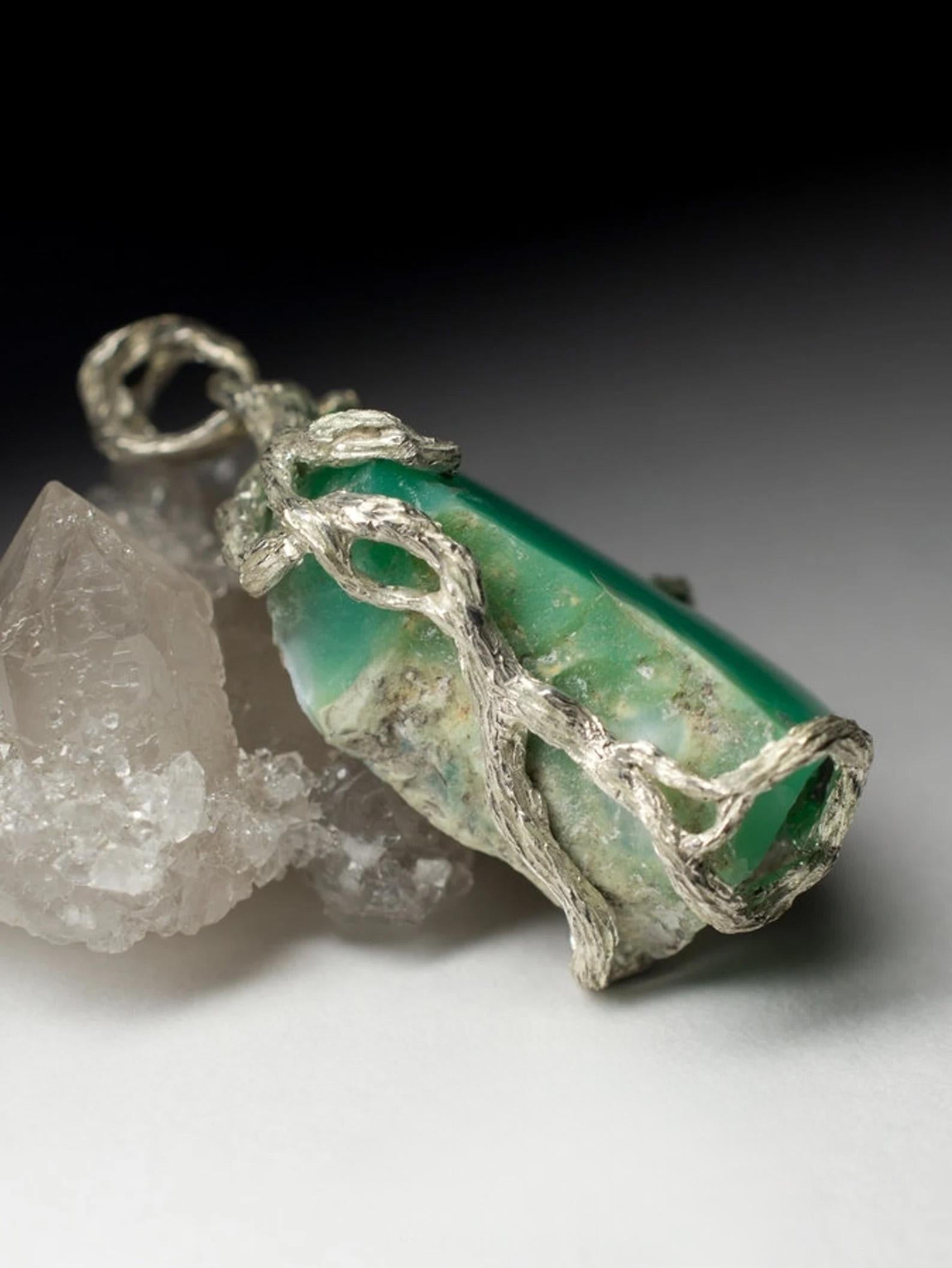 Taglio misto Ciondolo in argento con crisoprasio, pietra preziosa verde naturale, gioielleria unisex di dichiarazione in vendita