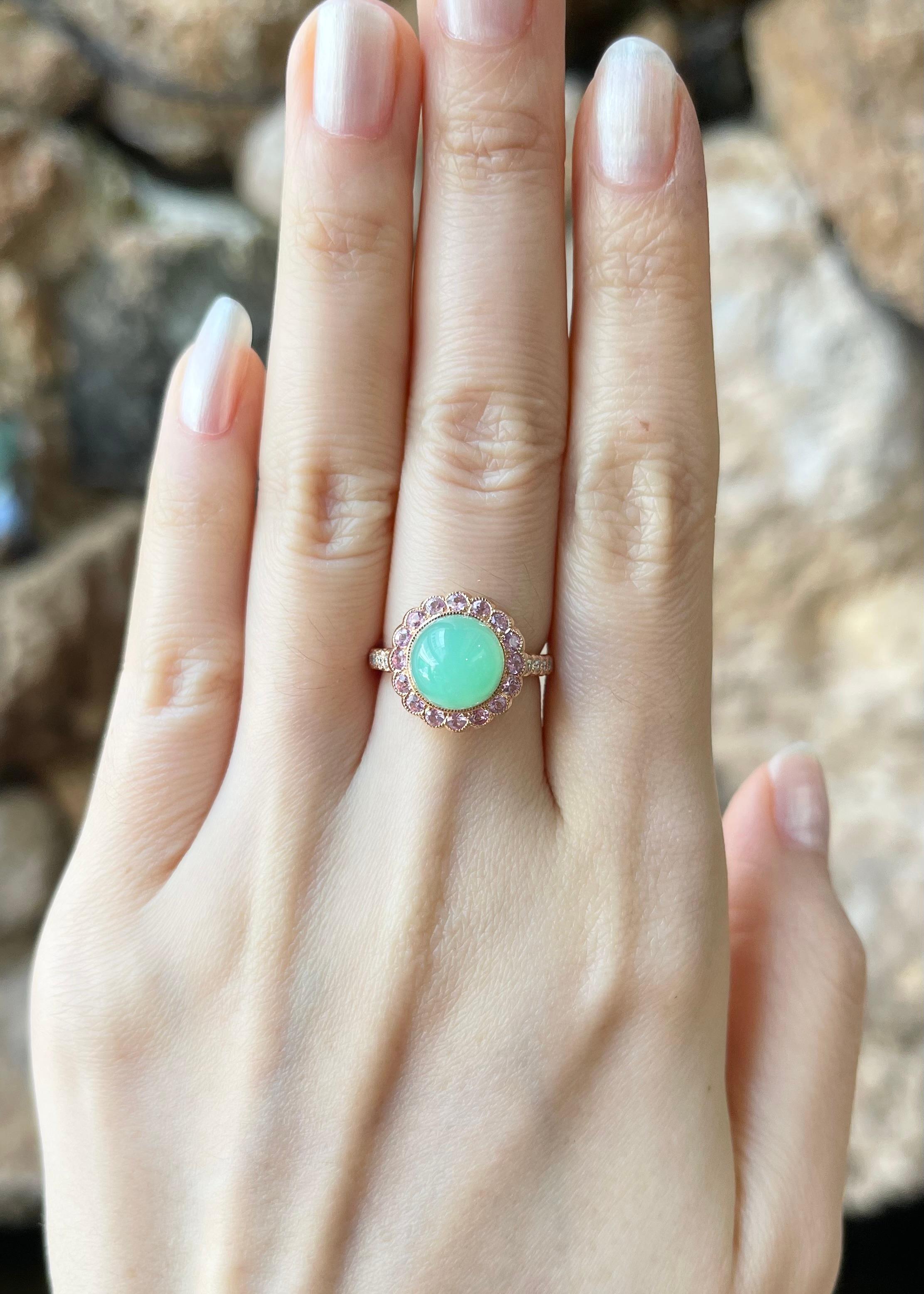Chrysoprase 3,73 carats avec saphir rose 0,57 carat et diamant 0,10 carat Bagues serties en or rose 18 carats

Largeur :  1,4 cm 
Longueur : 1,4 cm
Taille de lla bague : 49
Poids total : 4,78 grammes

