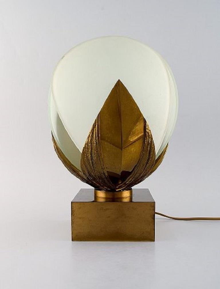 Chrystiane Charles for La maison Charles. French designer table lamp in bronze shaped as lotus leaves, 1960s-1970s.
Measures: 30.5 x 24 cm.
In very good condition.
Stamped.