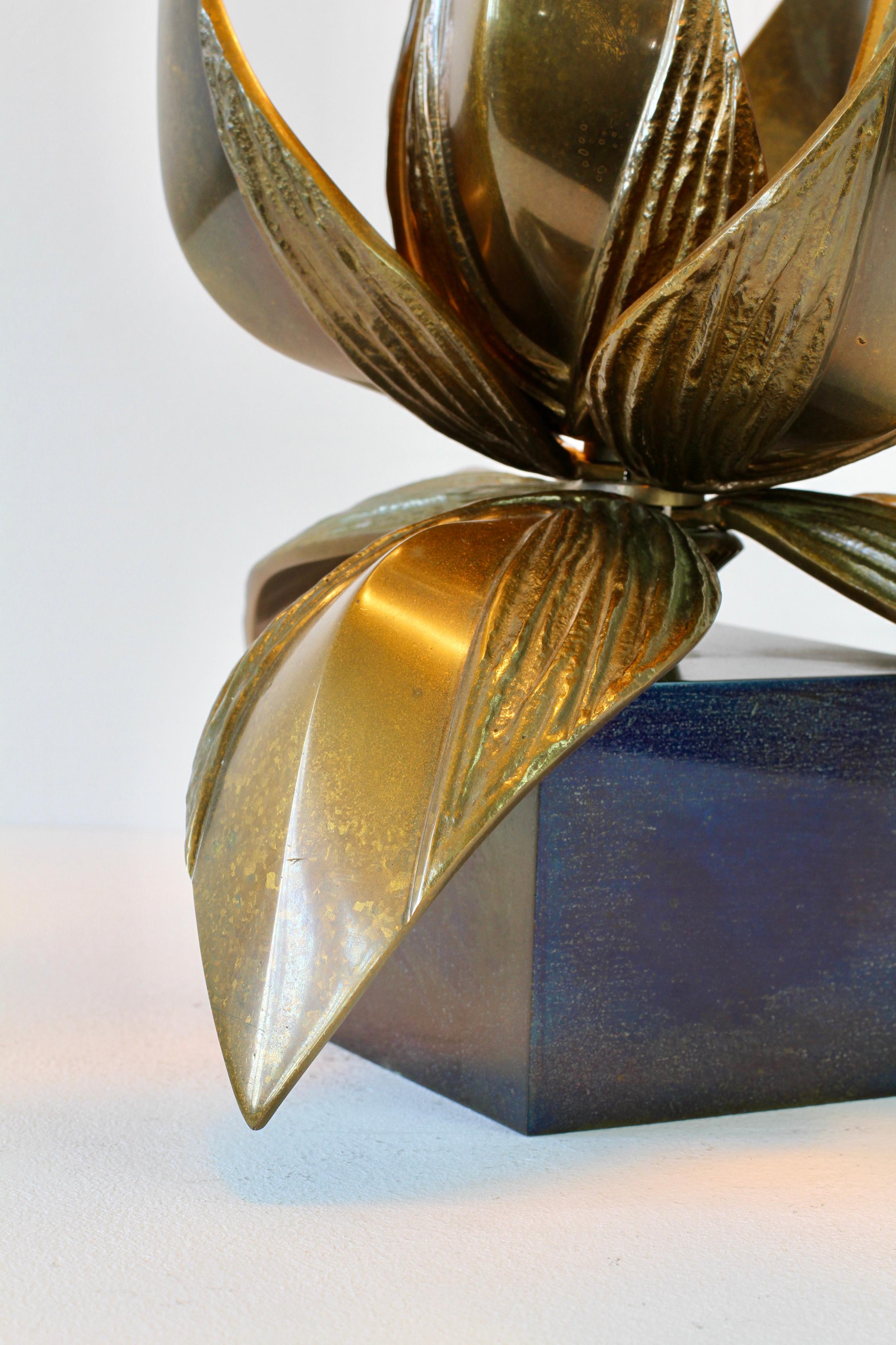 Chrystiane Charles para Maison Charles Lámpara de mesa grande de bronce y latón 