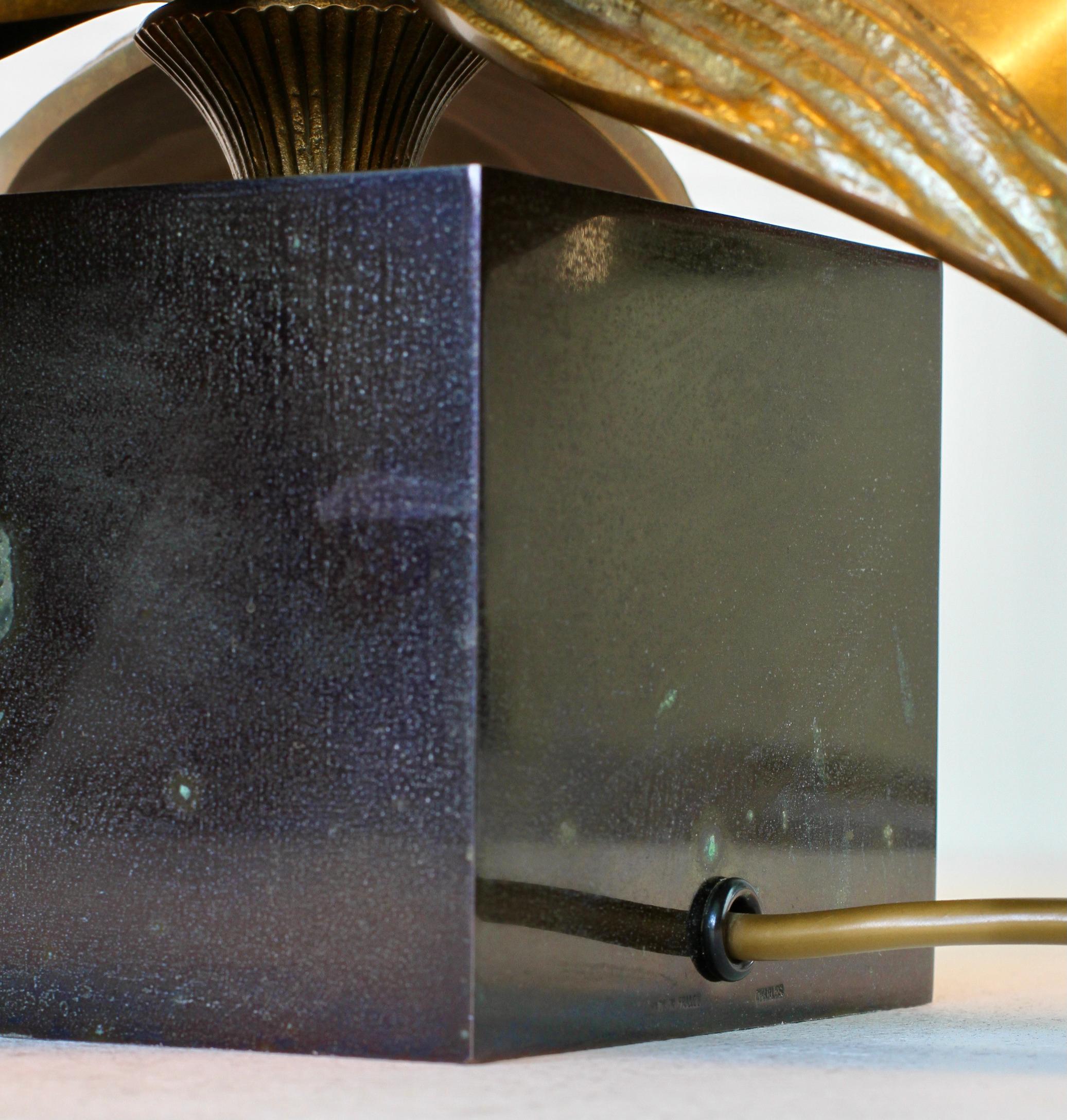 Chrystiane Charles para Maison Charles Lámpara de mesa grande de bronce y latón 