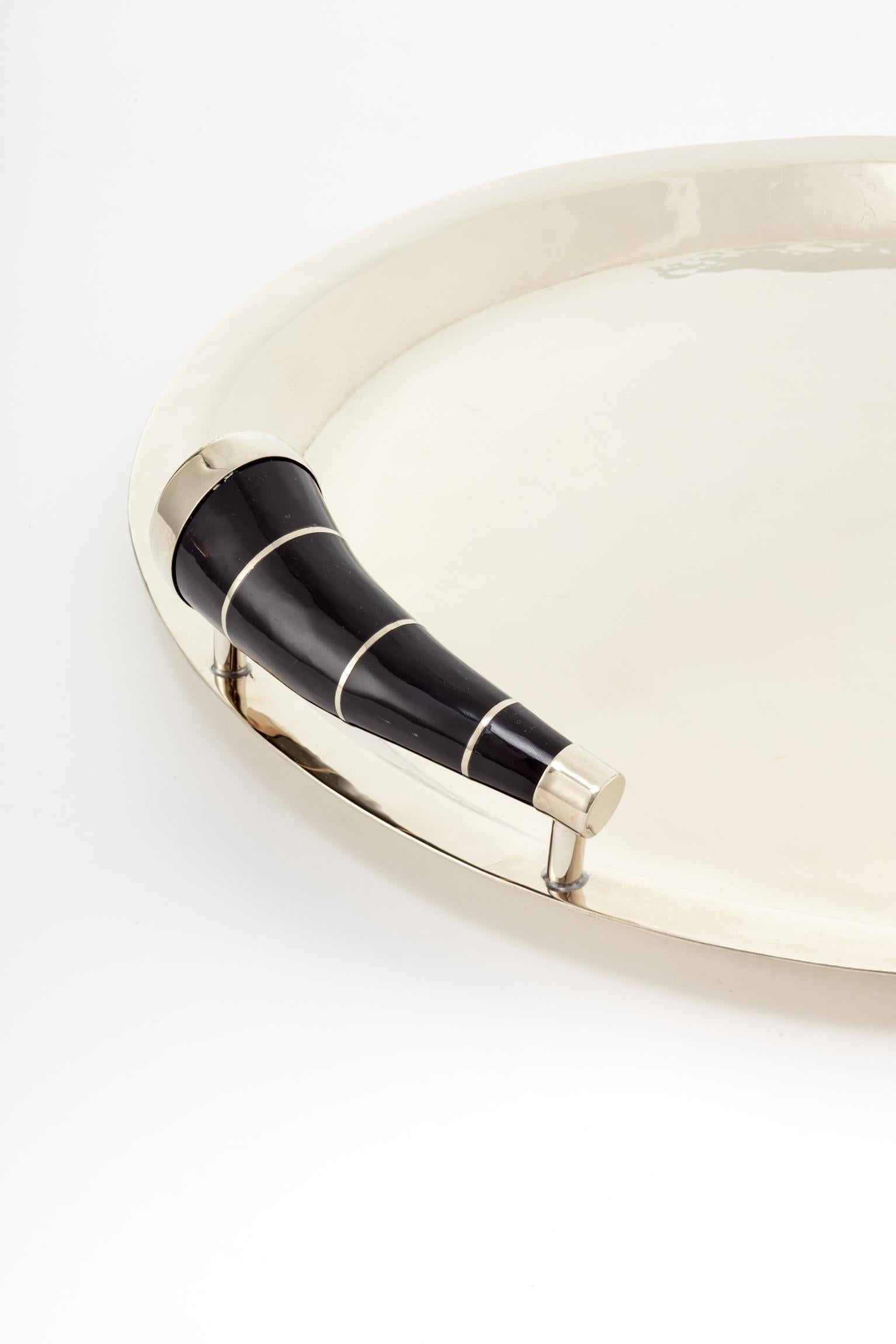 Organic Modern Chubut Small Round Tray, Alpaca Silver & Black Horn For Sale