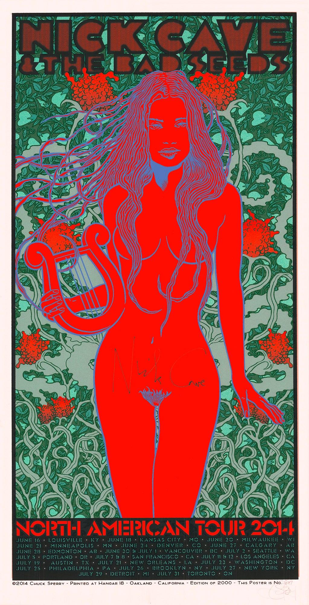 Poster serigrafico in edizione limitata del tour nordamericano di Nick Cave and The Bad Seeds del 2014. Firmato a mano dall
artista Chuck Sperry e numerato su 2000 esemplari. Firmato a mano con pennarello nero da Nick Cave. 

Formato carta: 35 x 18
