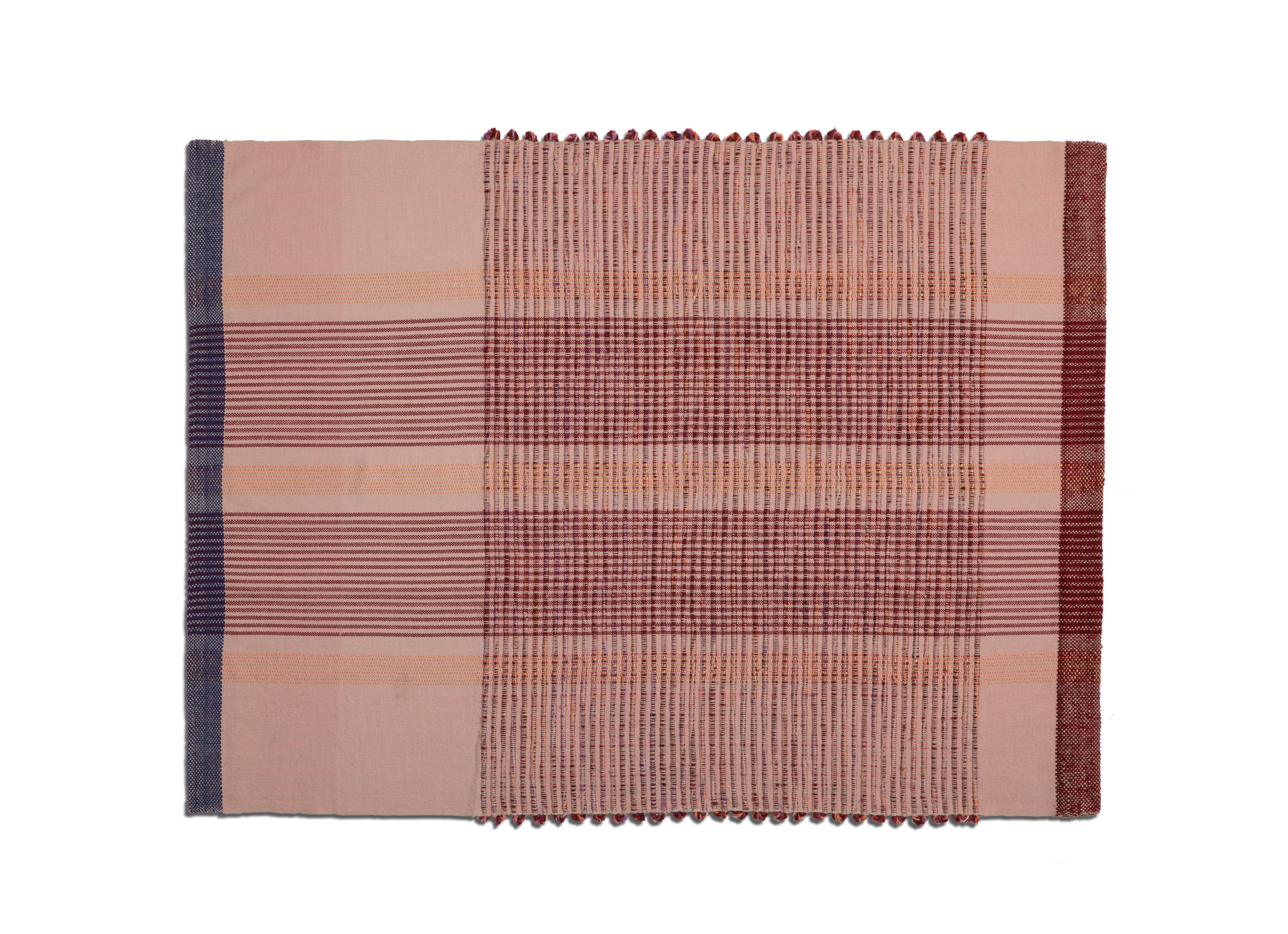 Kaugummi-Decke 2 von Mae Engelgeer
MATERIALIEN: 100% Baumwolle. 
Technik: Handgewebt in Kolumbien. 
Abmessungen: B 130 x H 180 cm 
Erhältlich in den Farben: Blau/Banane/Silber und Terrakotta/Lavendel/Gold. 

Die Chumbes-Decke ist ein kuscheliges