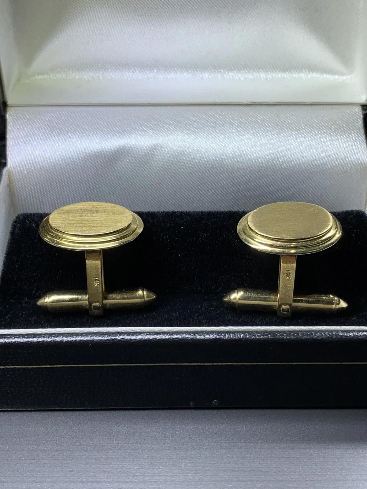 Chunky 14ct Gelbgold großen ovalen Stil Manschettenknöpfe massivem Gold.
Gepunzt.
14Ct Gelbgold Antik Swivel Manschettenknöpfe Oval Form Viktorianisch.
Klassische ovale Manschettenknöpfe im antiken Stil aus massivem 14-karätigem Gelbgold für