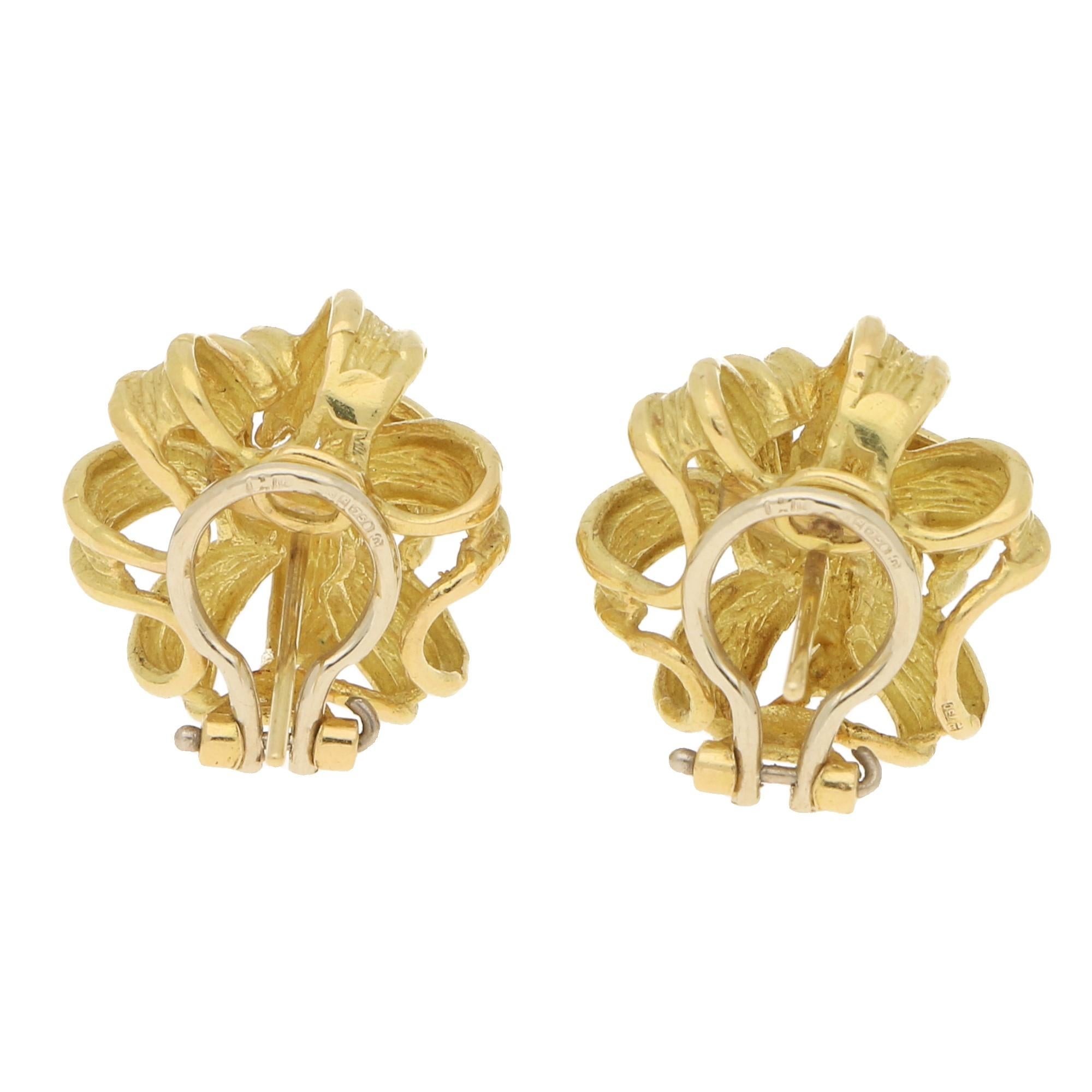 Women's or Men's Chunky 1980s Knot Earrings Set in 18 Karat Yellow Gold