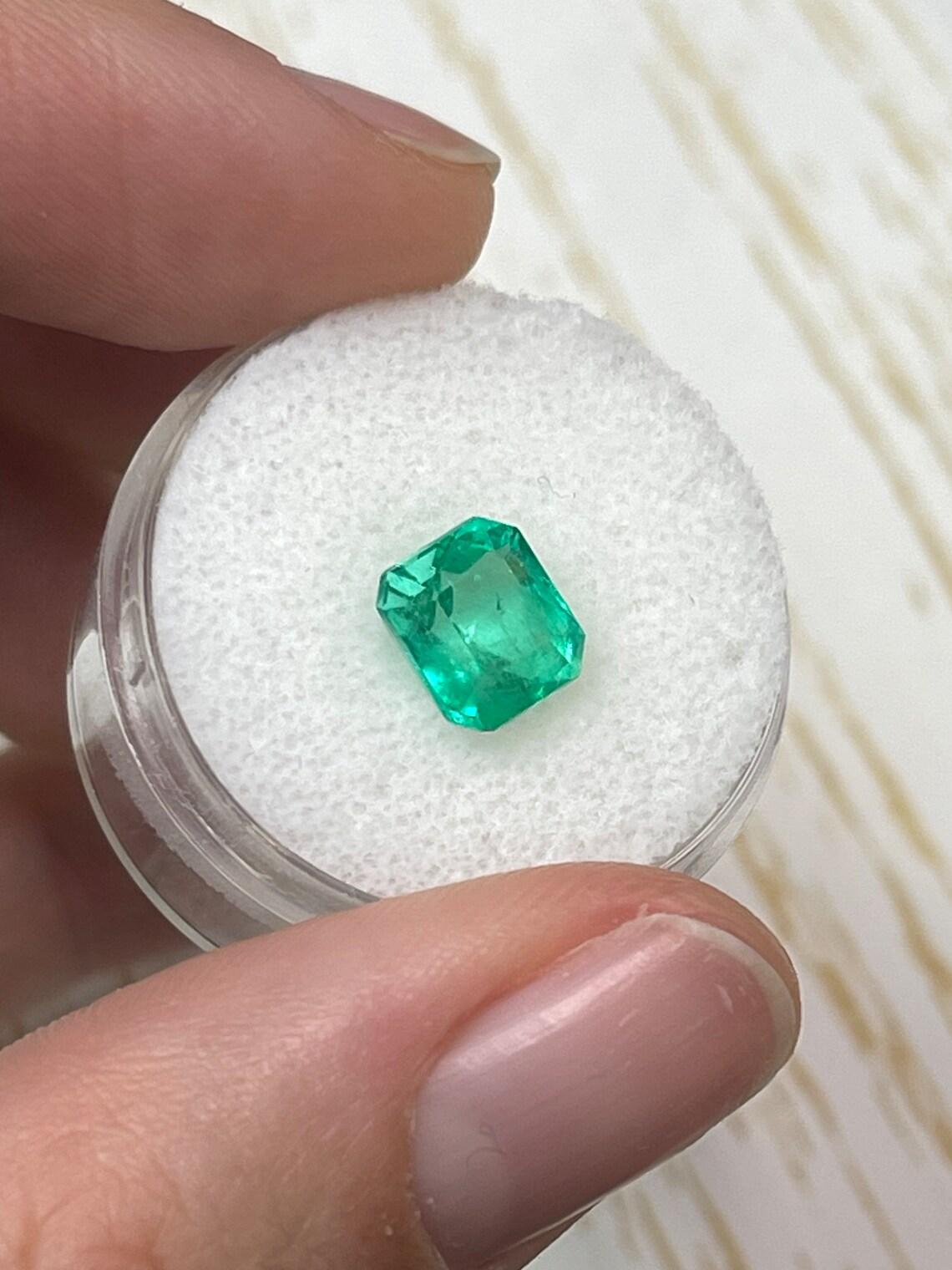 Gemma di smeraldo colombiano taglio Asscher verde mela da 2,14 carati - Pietra di compleanno di maggio In condizioni Nuovo in vendita a Jupiter, FL