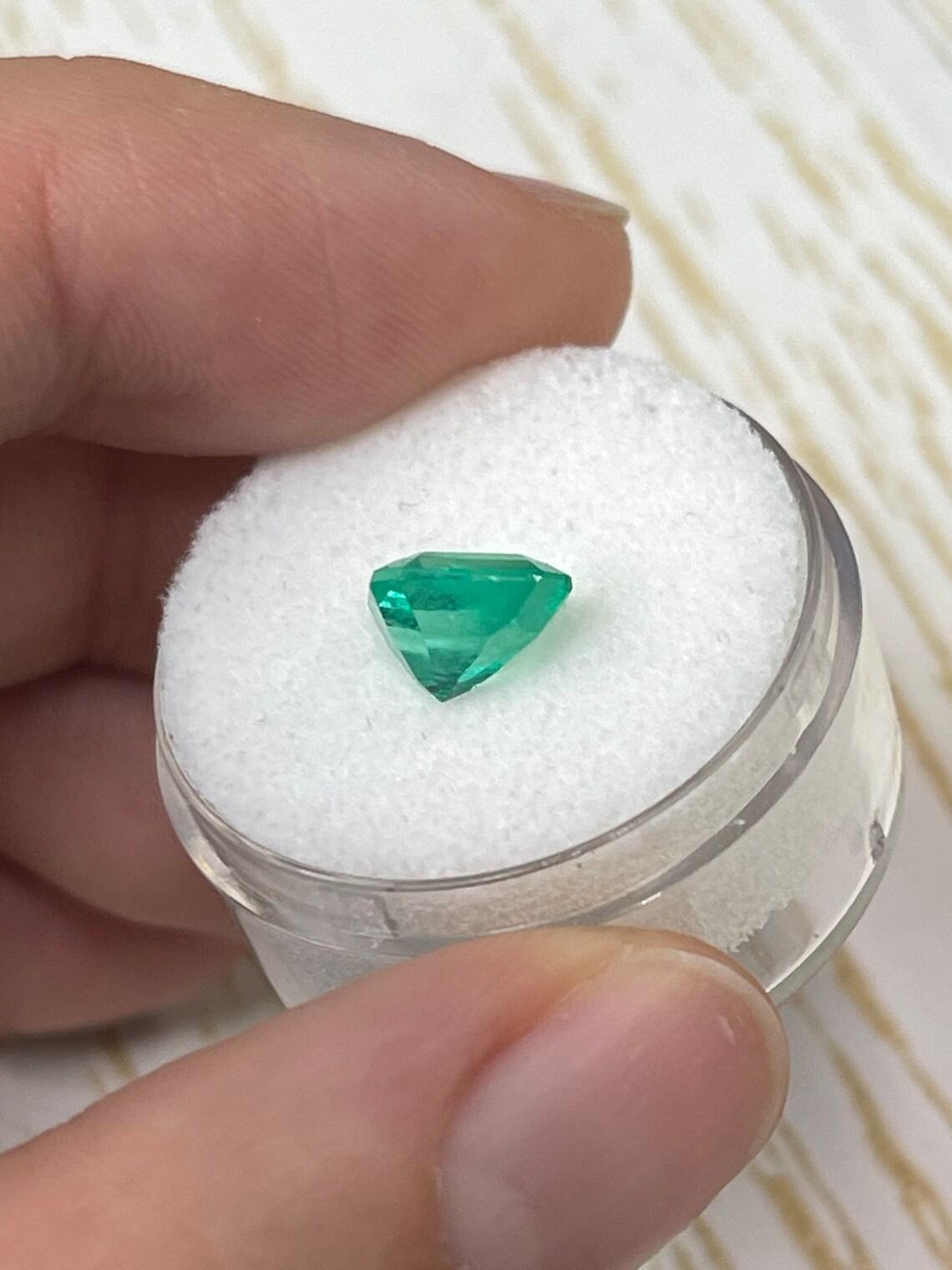 Donna Gemma di smeraldo colombiano taglio Asscher verde mela da 2,14 carati - Pietra di compleanno di maggio in vendita