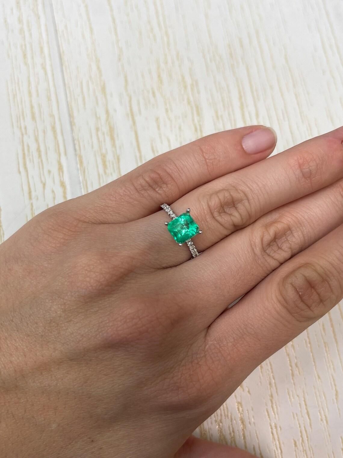 Gemma di smeraldo colombiano taglio Asscher verde mela da 2,14 carati - Pietra di compleanno di maggio in vendita 2