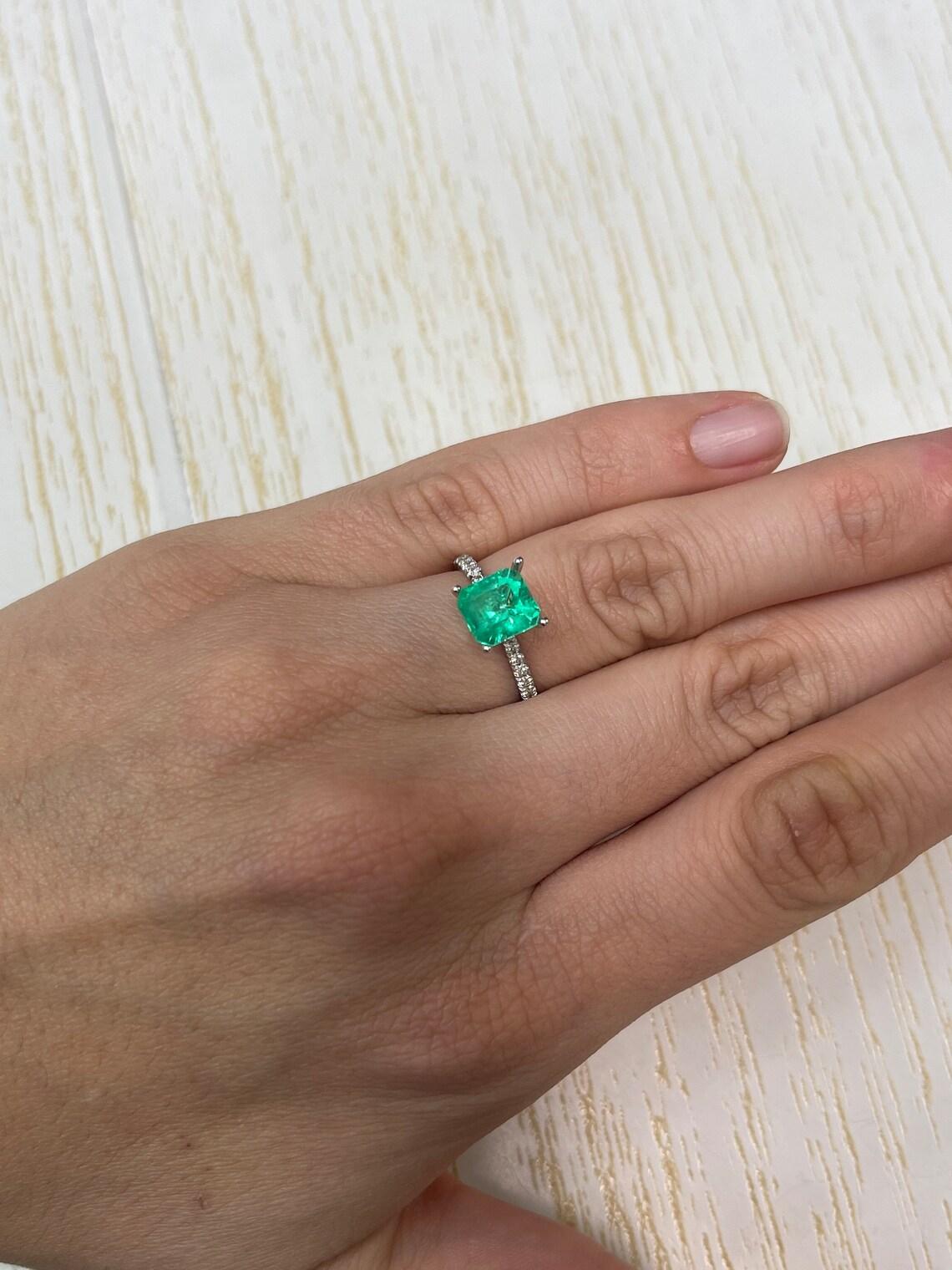 Gemma di smeraldo colombiano taglio Asscher verde mela da 2,14 carati - Pietra di compleanno di maggio in vendita 3
