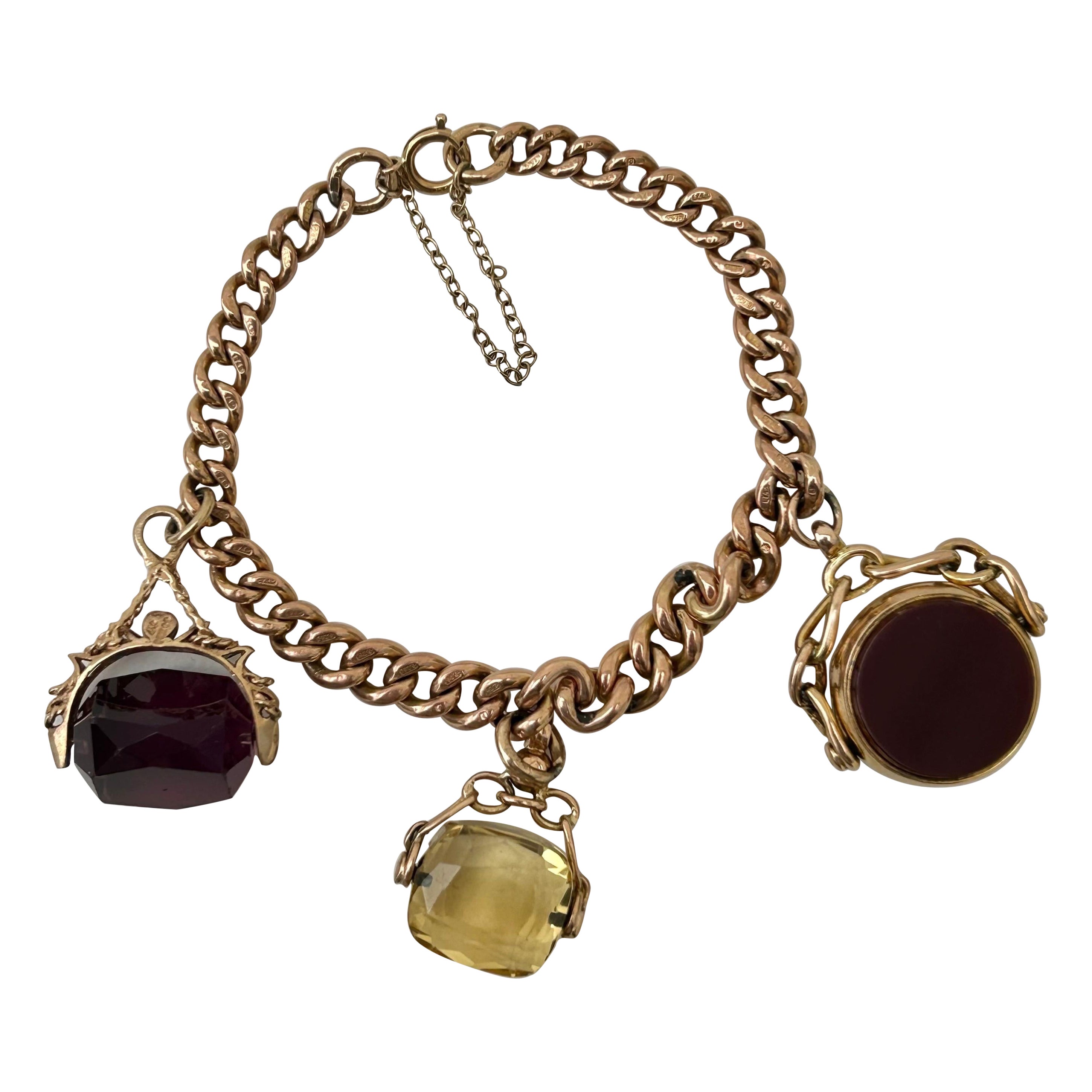 Chunky Antikes 9 Karat Gelbgold Curb-Armband mit 3 Knopfleiste-Anhänger