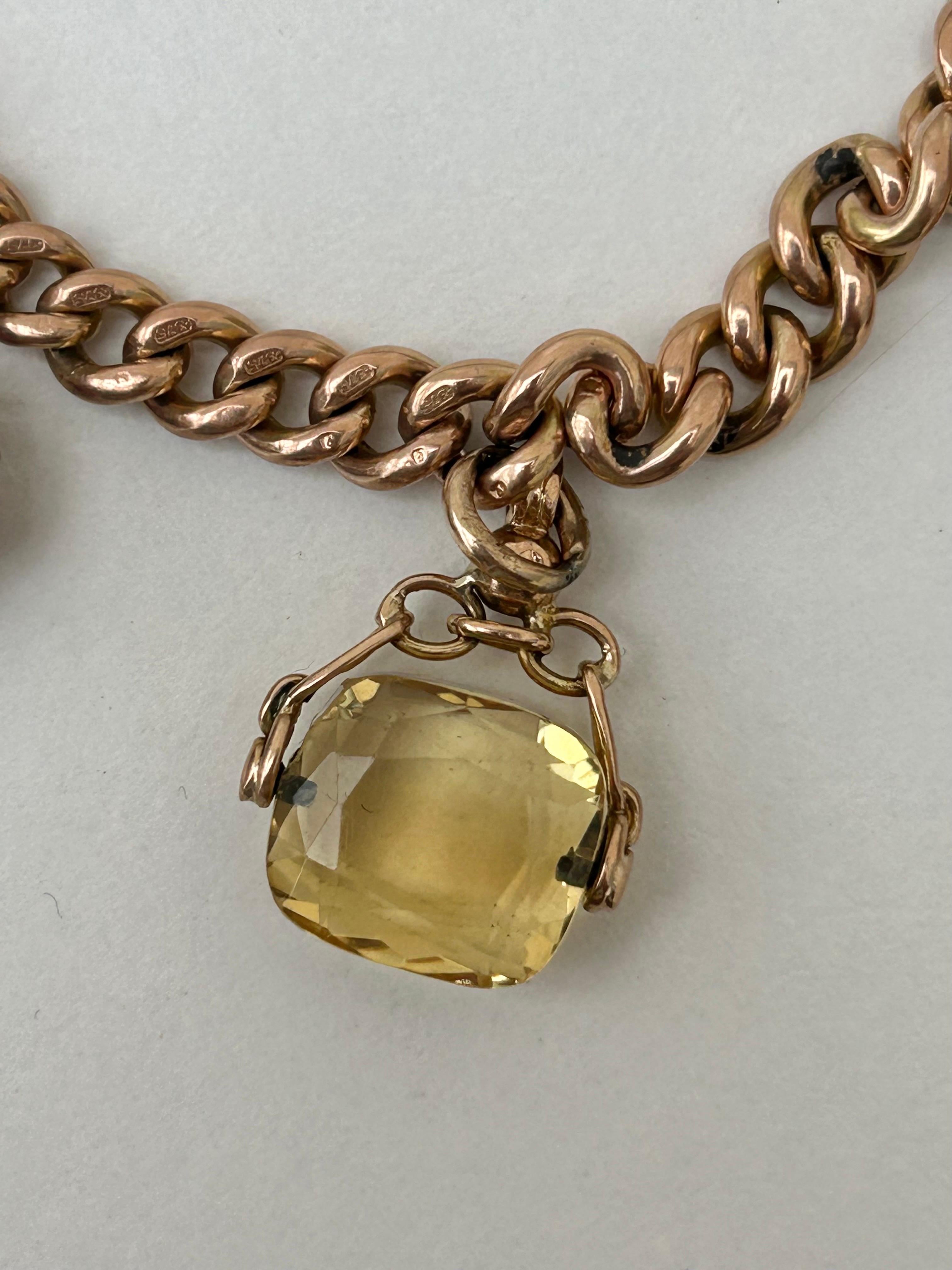 Chunky Antikes 9 Karat Gelbgold Curb-Armband mit 3 Knopfleiste-Anhänger 1