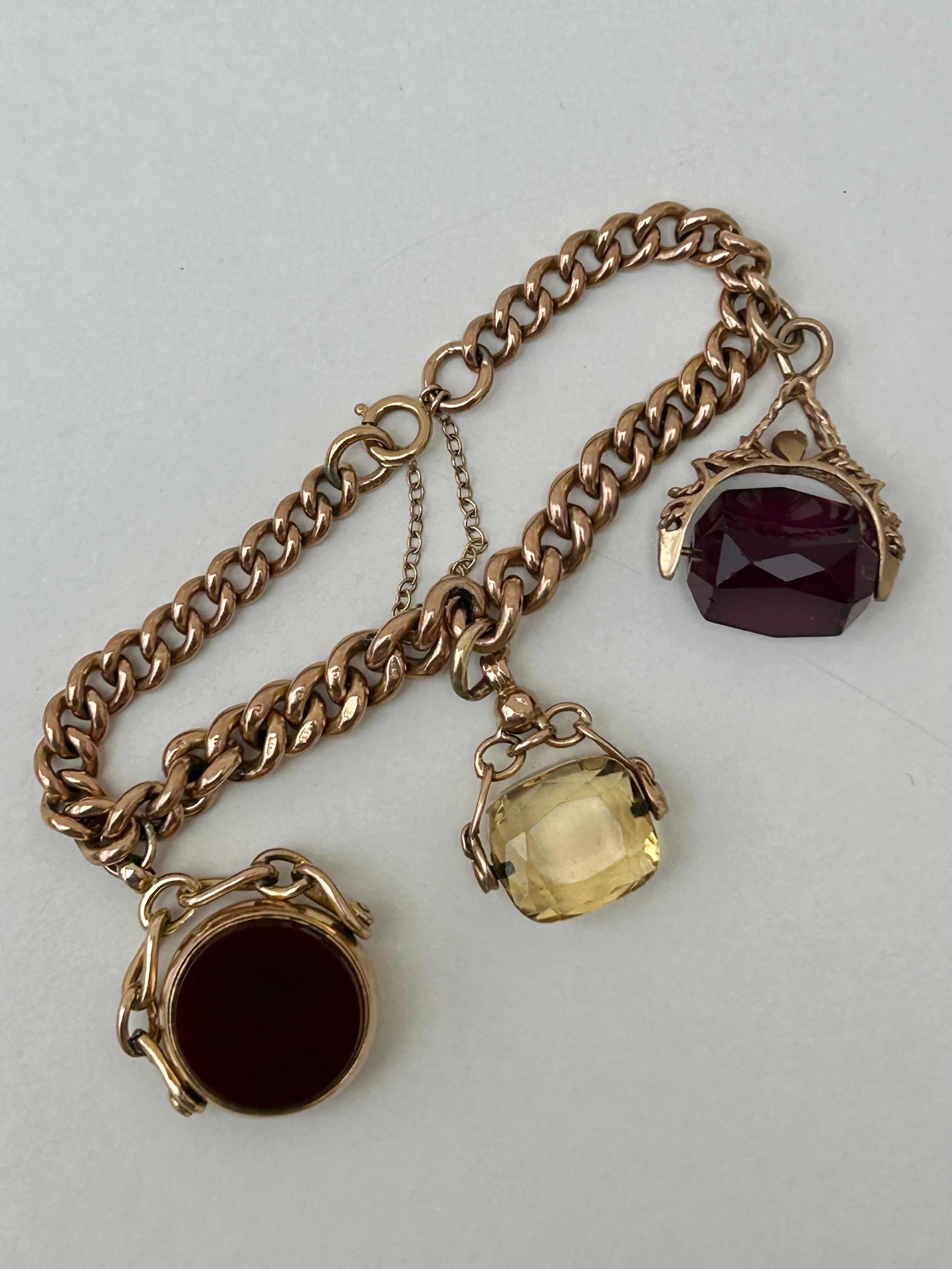Chunky Antikes 9 Karat Gelbgold Curb-Armband mit 3 Knopfleiste-Anhänger 3