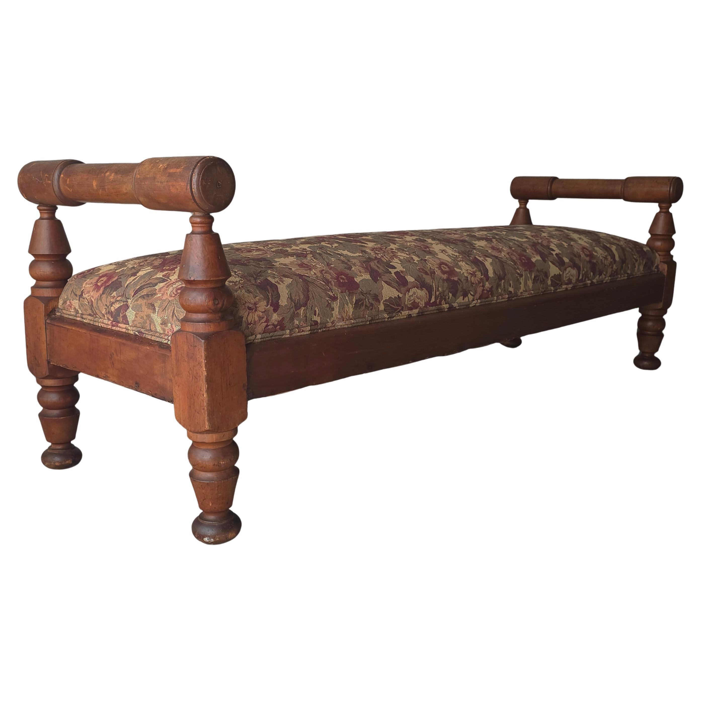 CHUNKY Antique French European Bench in Floral Tapestry en venta
