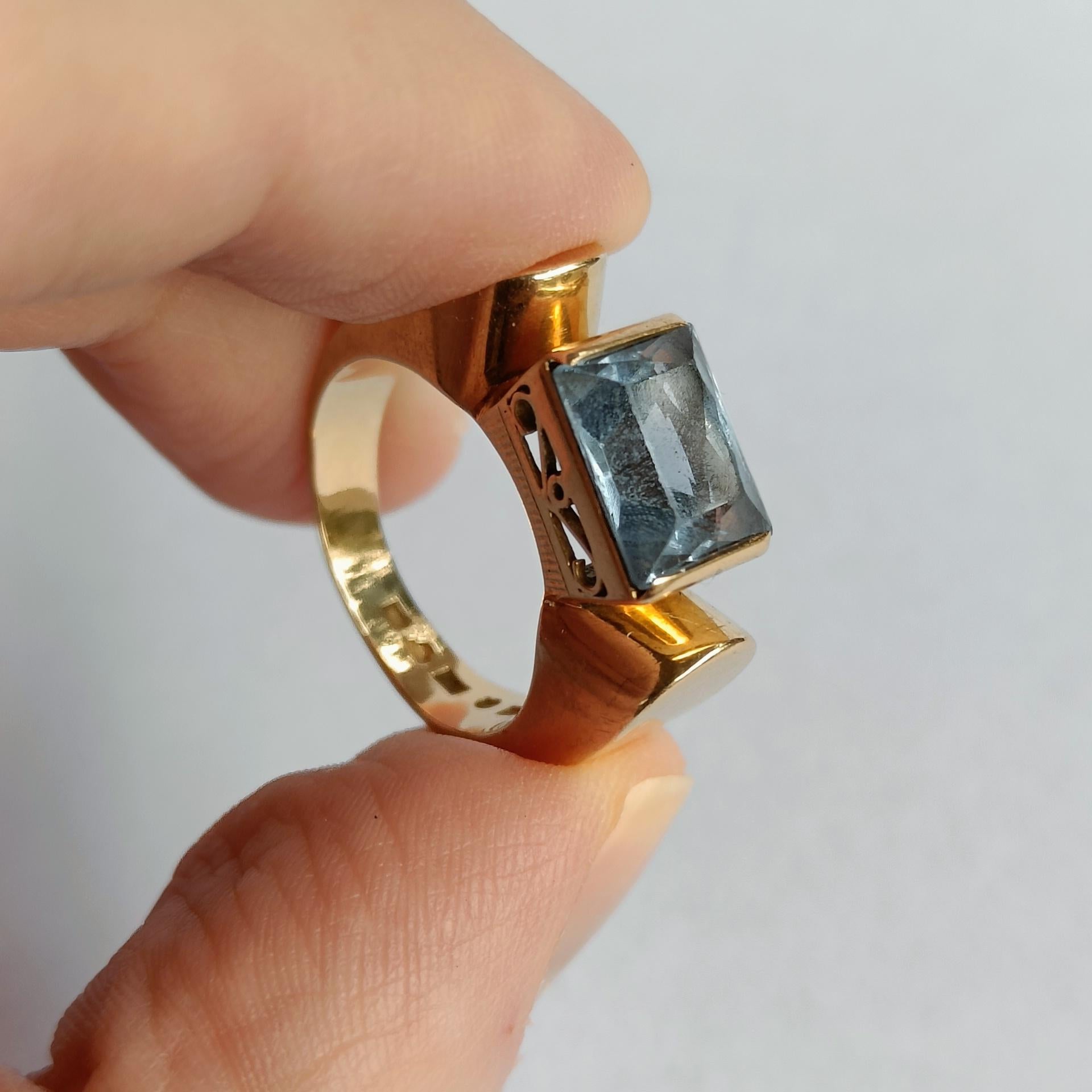 Chunky Art Deco 18k Gold Ring with Aquamarine - Sweden 1940s For Sale 8