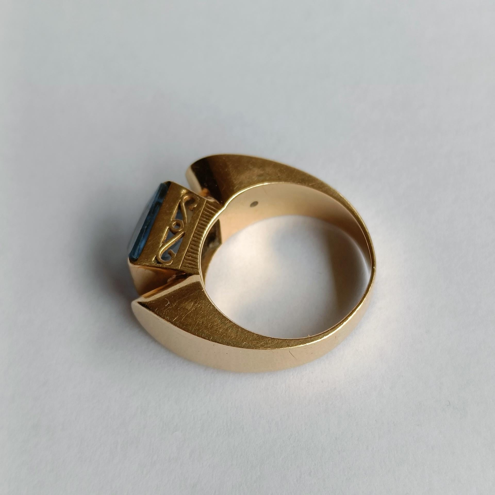 Chunky Art Deco 18k Gold Ring with Aquamarine - Sweden 1940s For Sale 1