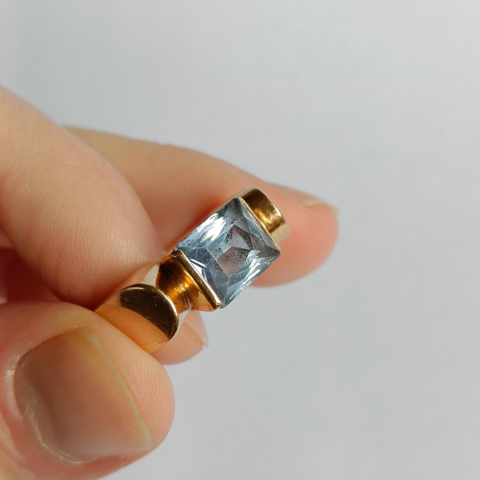 Chunky Art Deco 18k Gold Ring with Aquamarine - Sweden 1940s For Sale 3