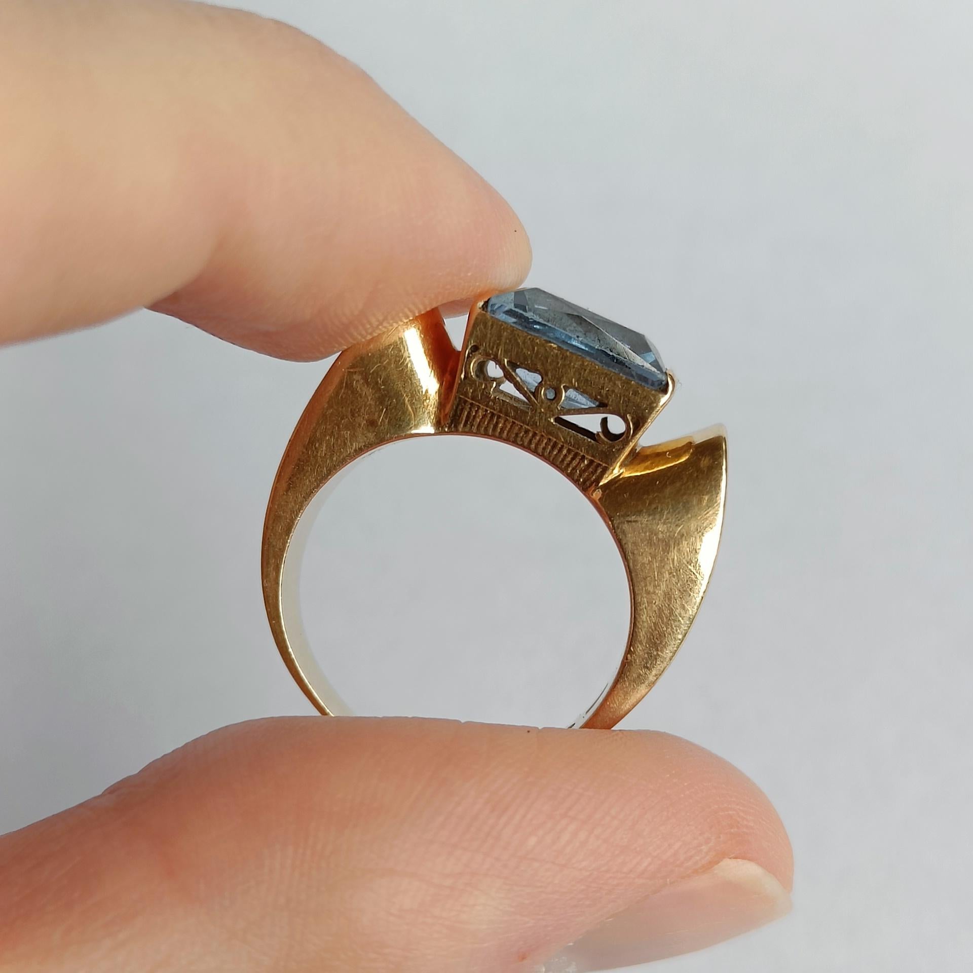 Chunky Art Deco 18k Gold Ring with Aquamarine - Sweden 1940s For Sale 6
