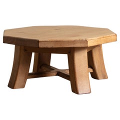 Table basse octogonale en chêne brutaliste avec plateau en dalles, France, années 1960
