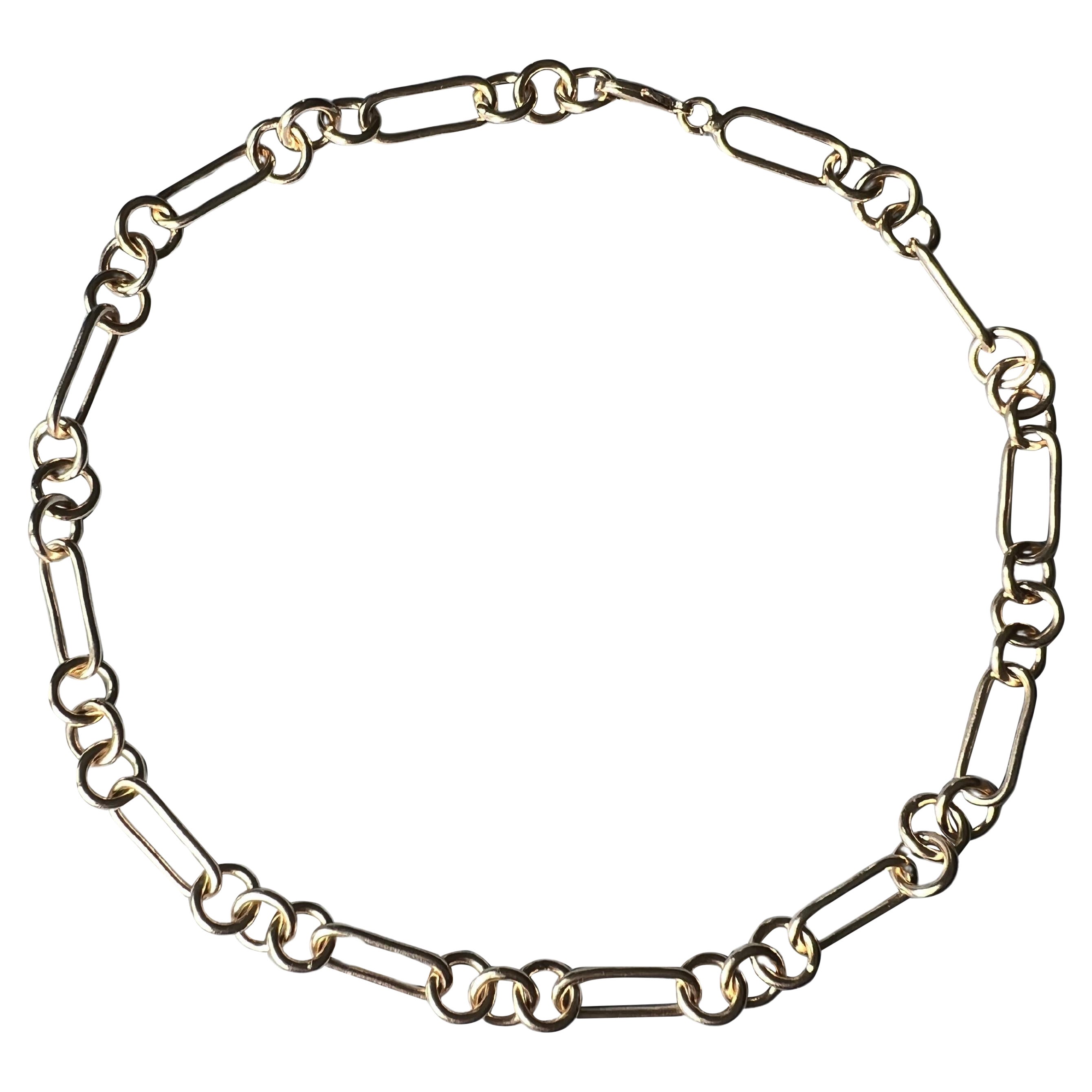 Collar tipo gargantilla de oro con cadena gruesa