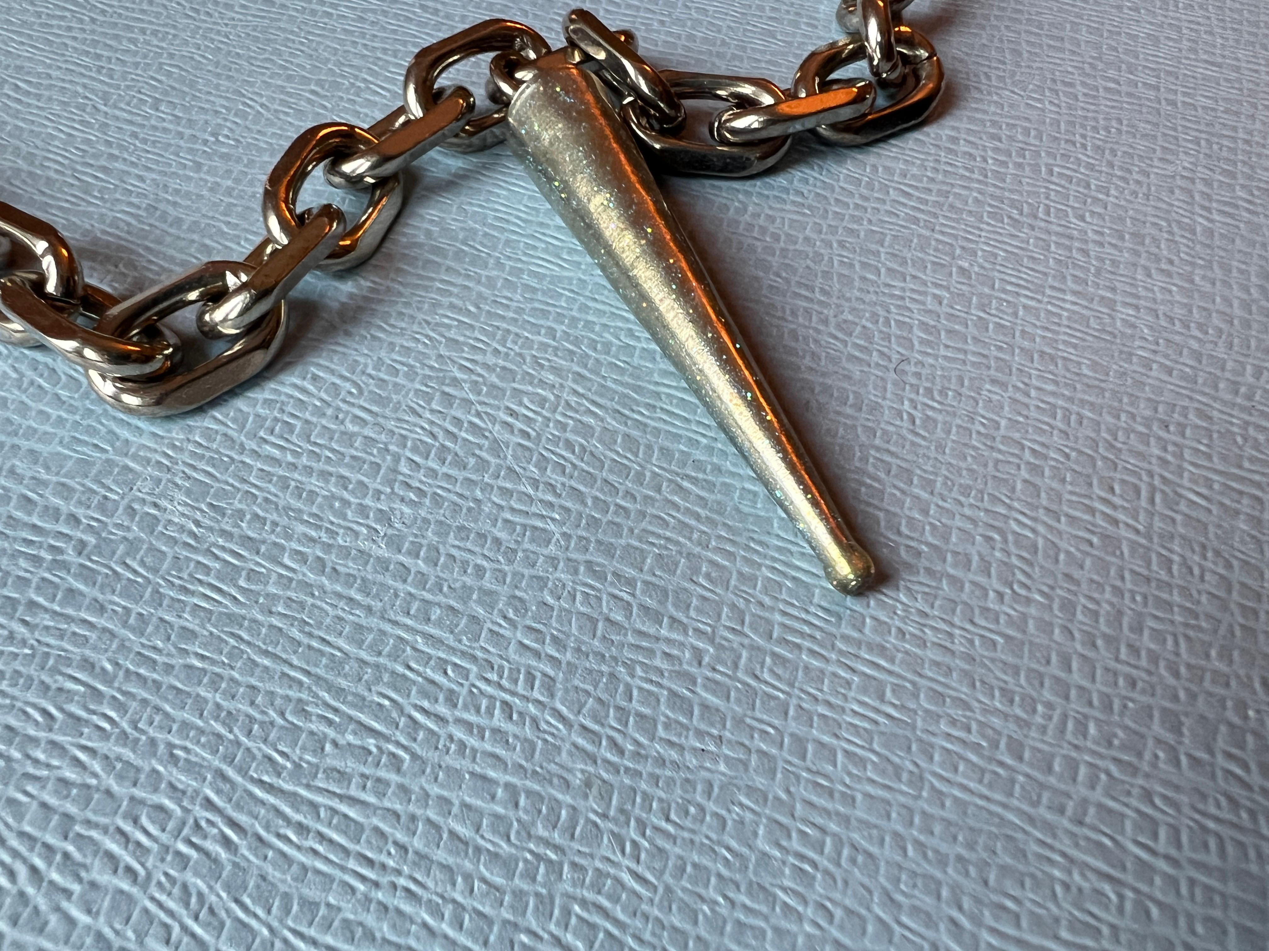 Collar de cadena con tachuelas Declaración Esmalte azul claro Paladio en venta 3