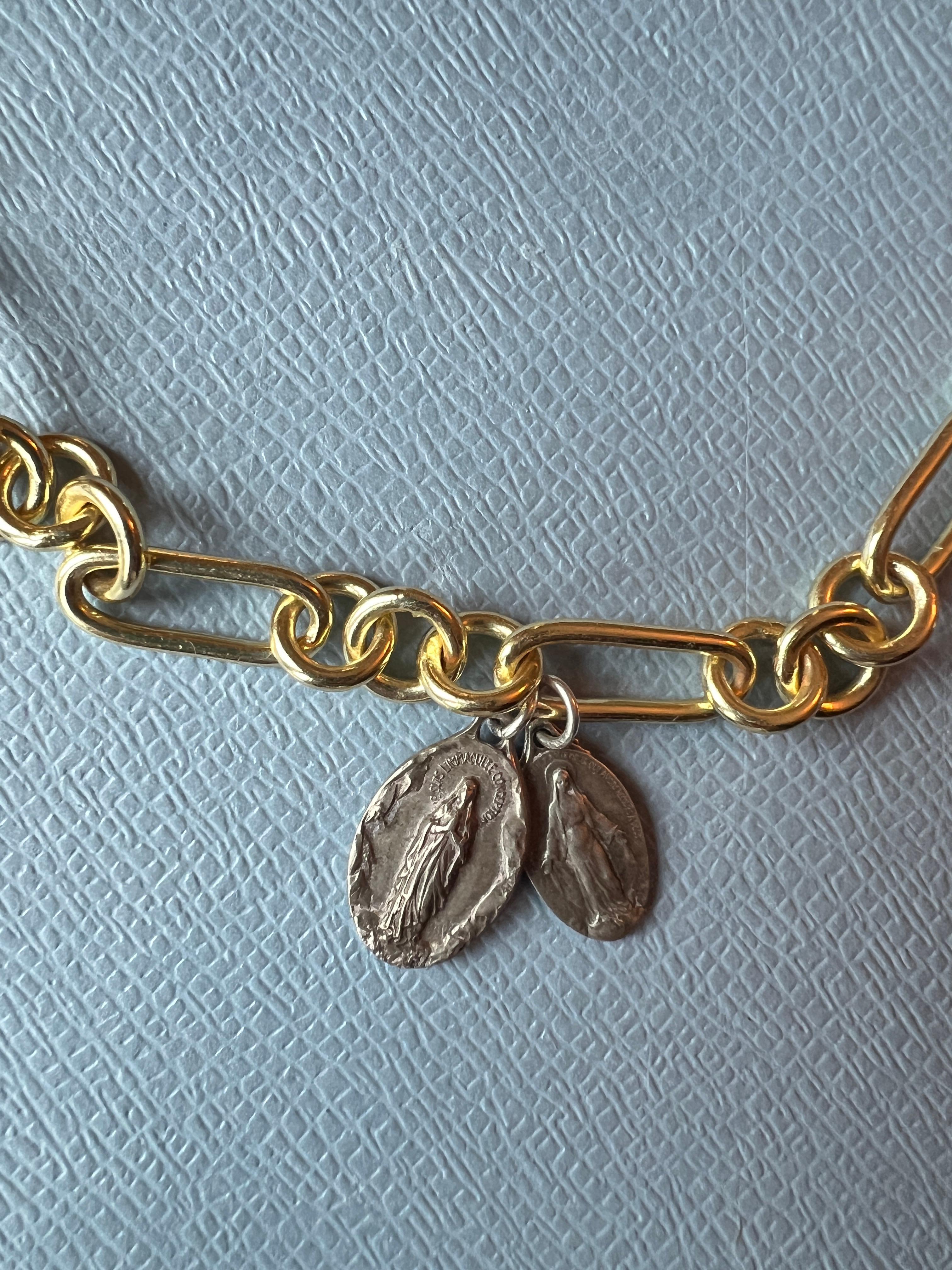 Oval Medal Chain Necklace Choker Vintage In New Condition For Sale In Los Angeles, CA