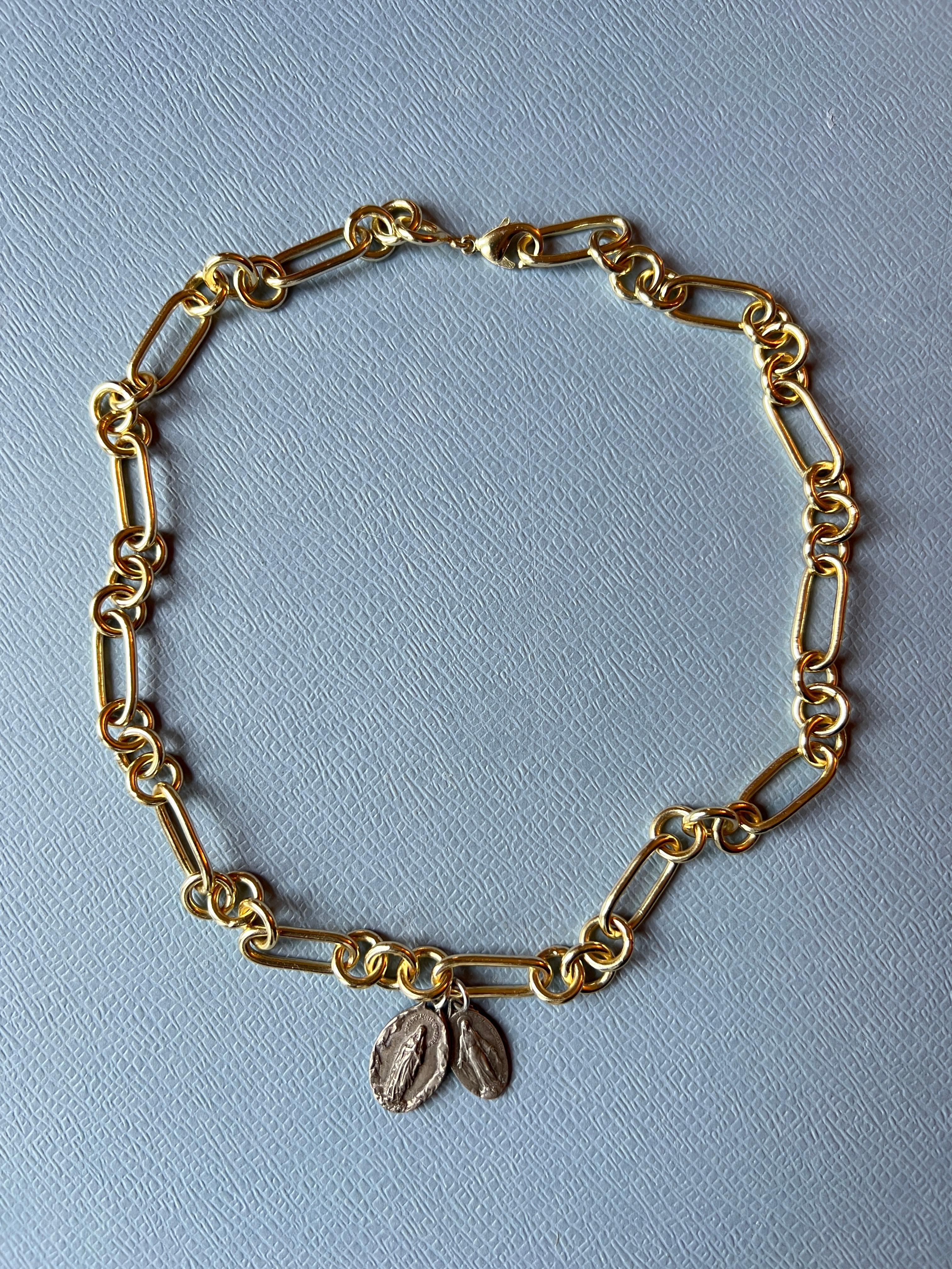 Oval Medal Chain Necklace Choker Vintage For Sale 2