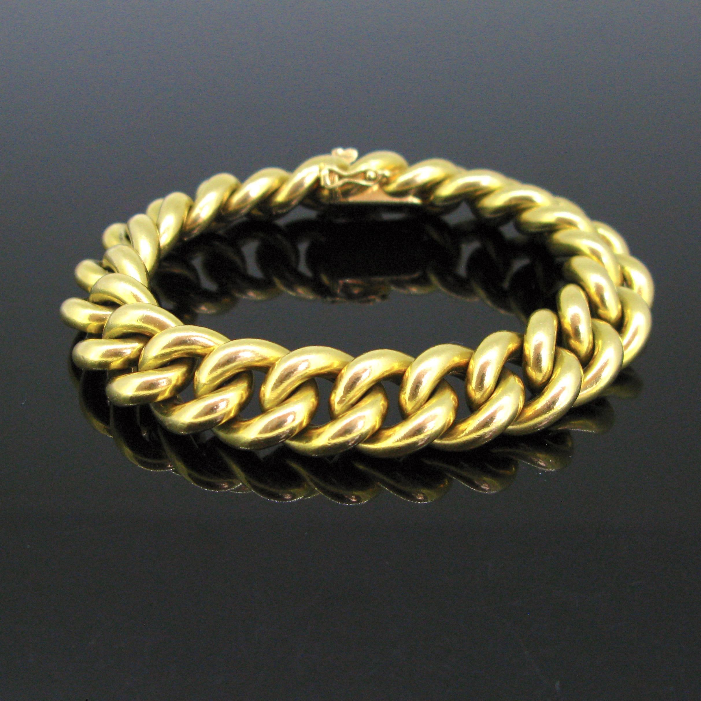 Weight:	67,87gr



Metal:		18kt yellow gold 

	

Condition:	Very good



Comments: 		This curb links bracelet is fully made in 18kt yellow solid gold. The bracelet is 20.5cm / 8in long.  The gold is shiny and smooth. The clasp is marked with 750 for
