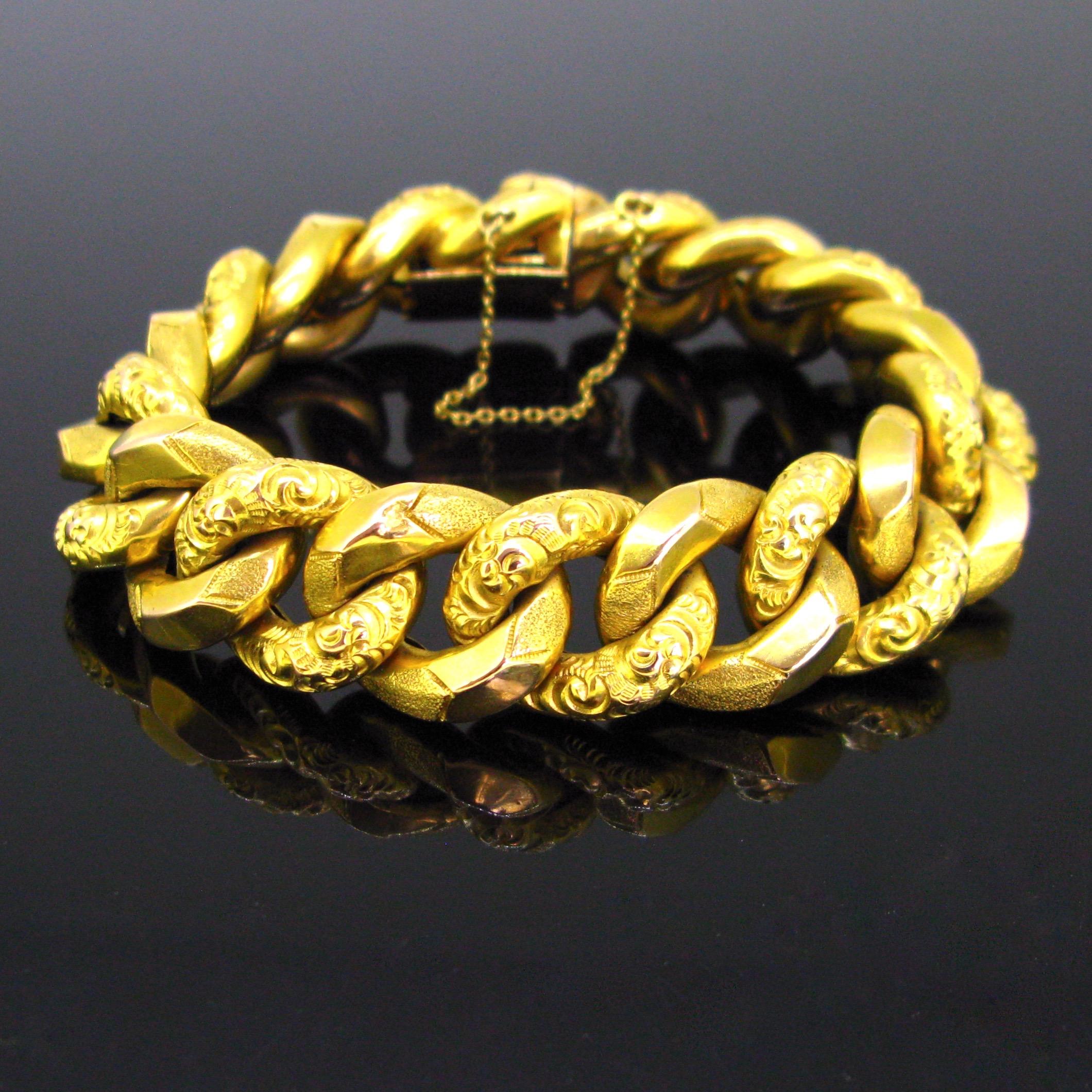 Weight: 47,12gr

Metal: 18kt yellow gold

Condition: Very good

Hallmarks: Swiss, Helvetia (woman’s profile)

Comments: This chunky curb links bracelet is fully made in 18kt yellow “fort d’or’ gold. The bracelet is 19.5cm /7.5in long. One out of two