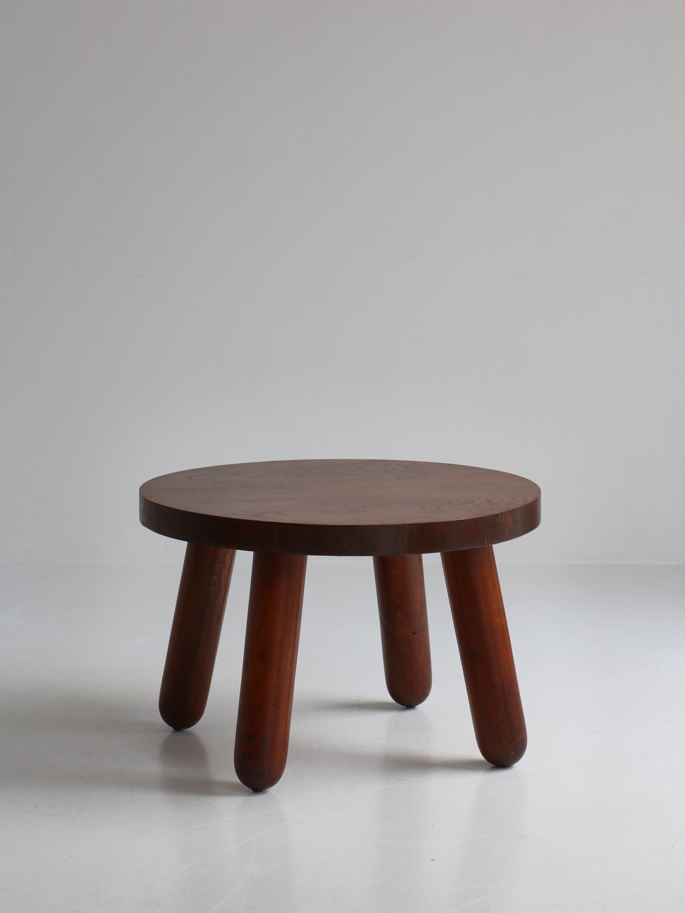 Chunky Danish Modern Side Table in Stained Oak by Otto Færge, Denmark, 1940s In Good Condition For Sale In Odense, DK
