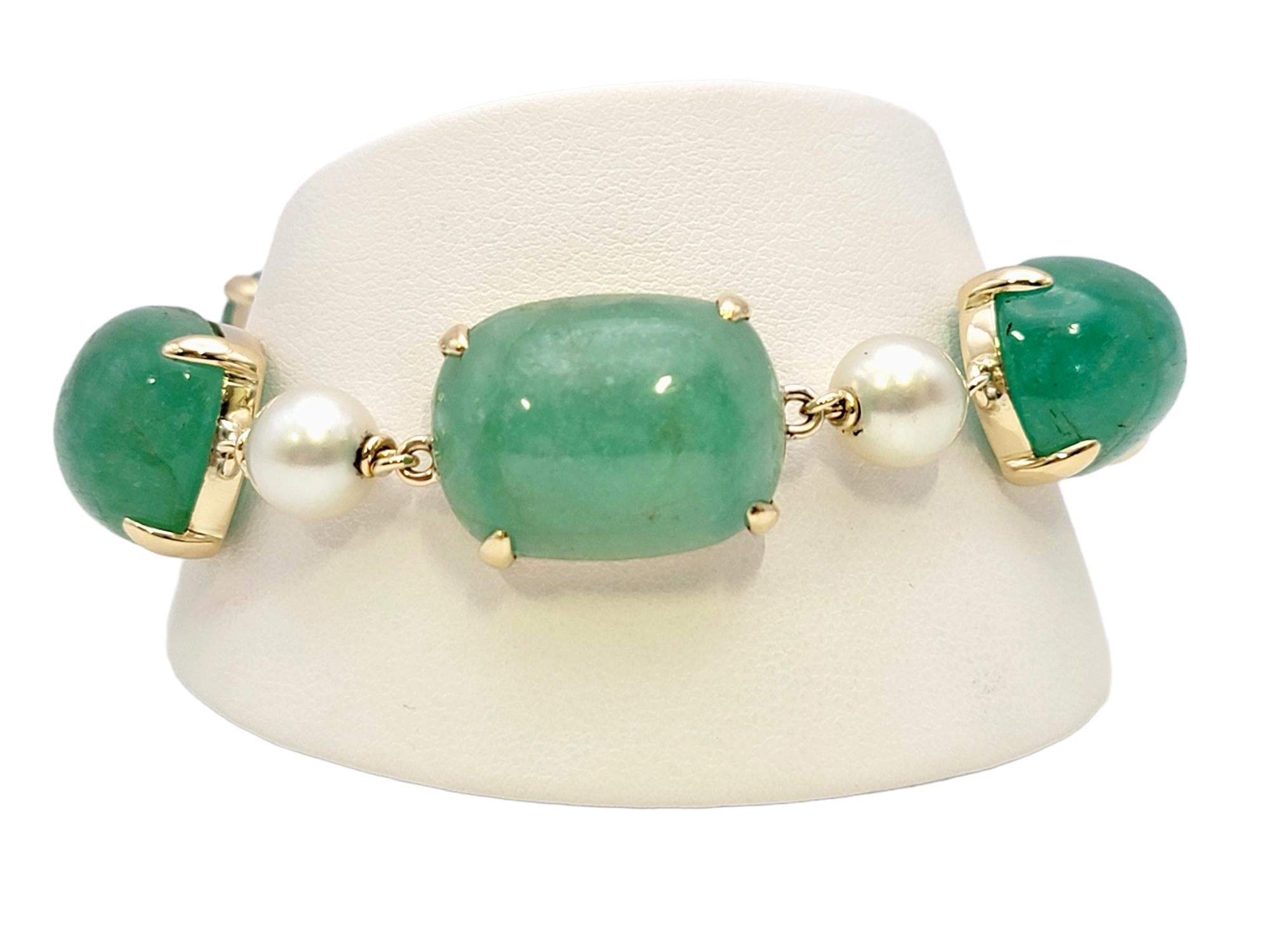 Chunky Emerald Cabochon and Cultured Pearl 14 Karat Yellow Gold Link Bracelet For Sale 5