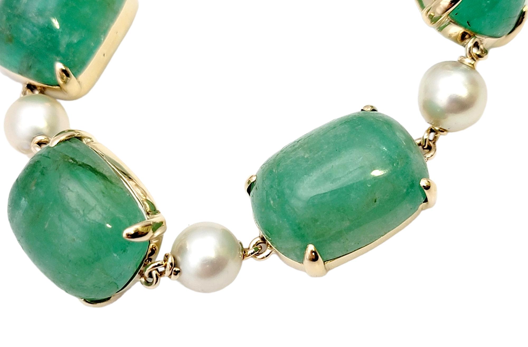 Chunky Emerald Cabochon and Cultured Pearl 14 Karat Yellow Gold Link Bracelet In Good Condition For Sale In Scottsdale, AZ