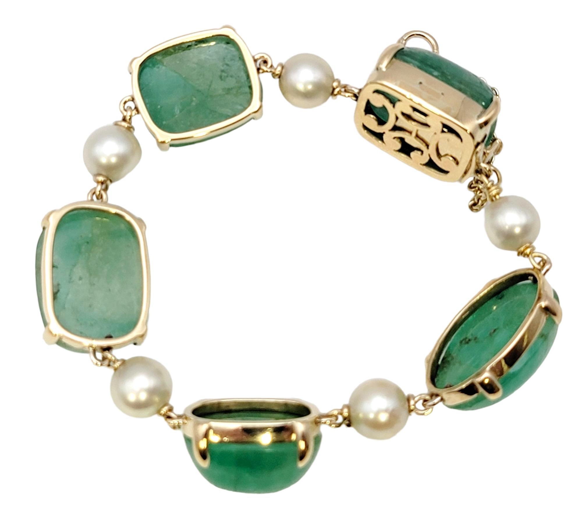 Chunky Emerald Cabochon and Cultured Pearl 14 Karat Yellow Gold Link Bracelet For Sale 1