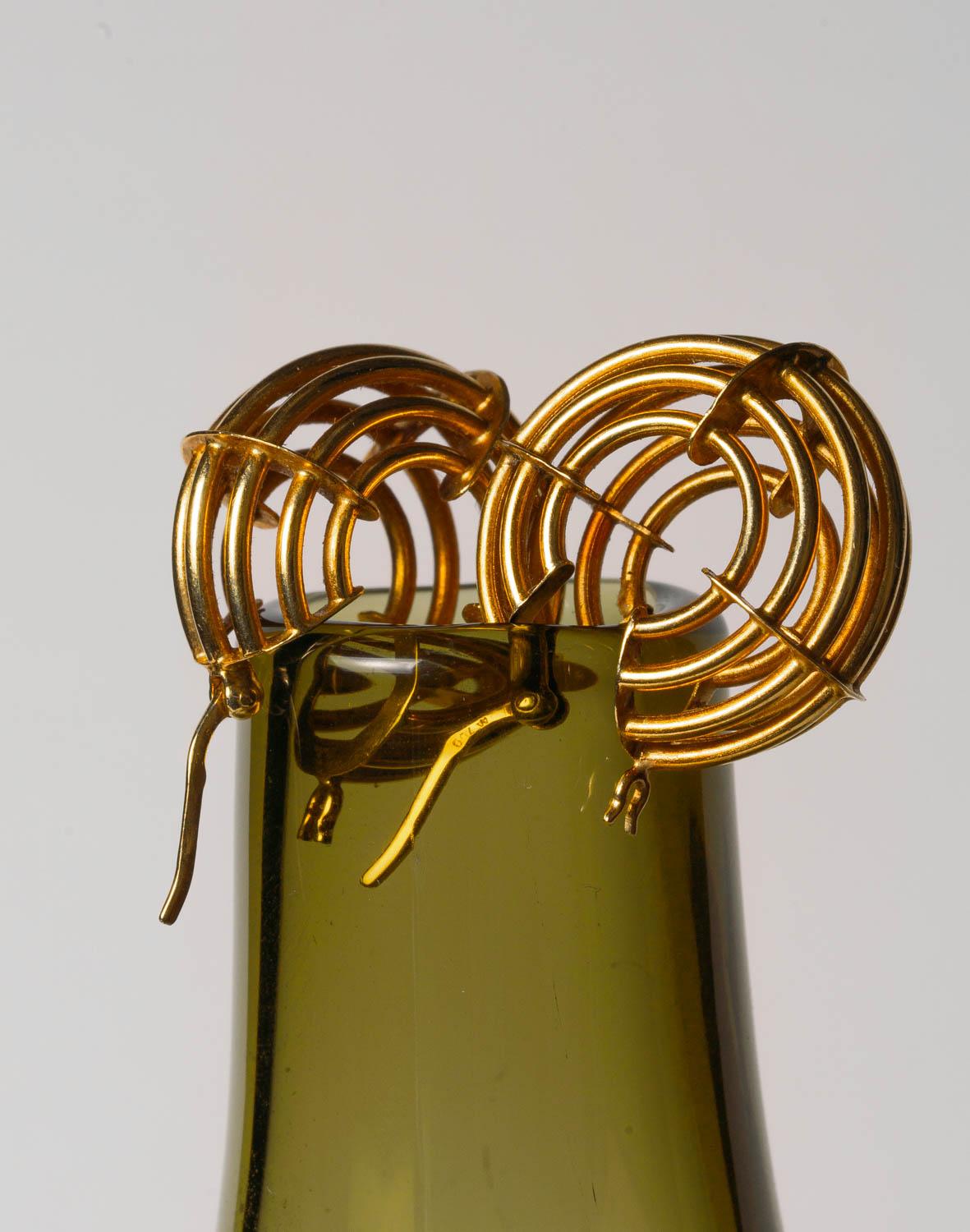Statement Geometrische Creolen aus 18 Karat Gold, minimalistisch gewebte runde Creolen im Angebot 2