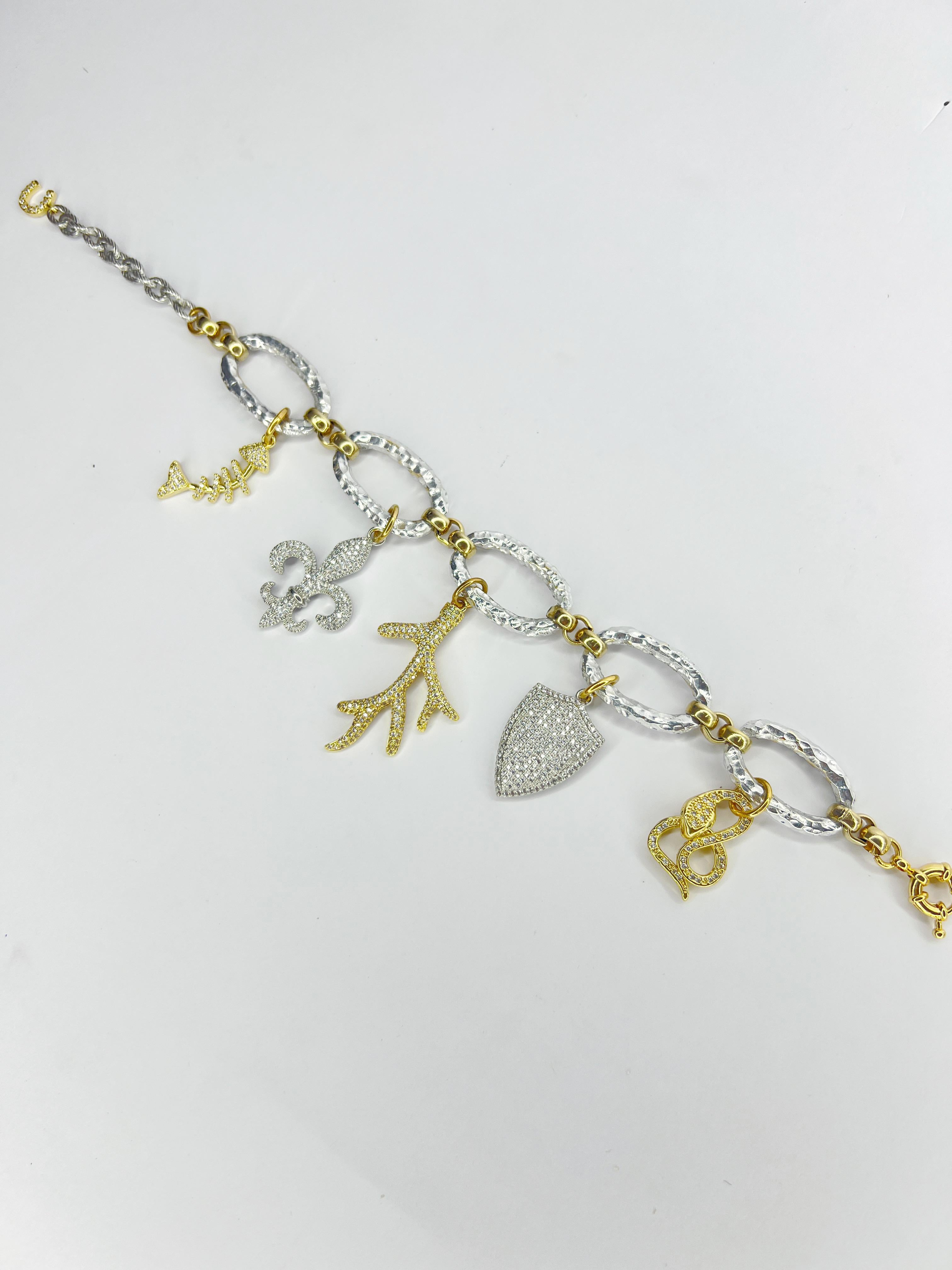 bracelet à breloques en or massif Neuf - En vente à BOGOTÁ, CO