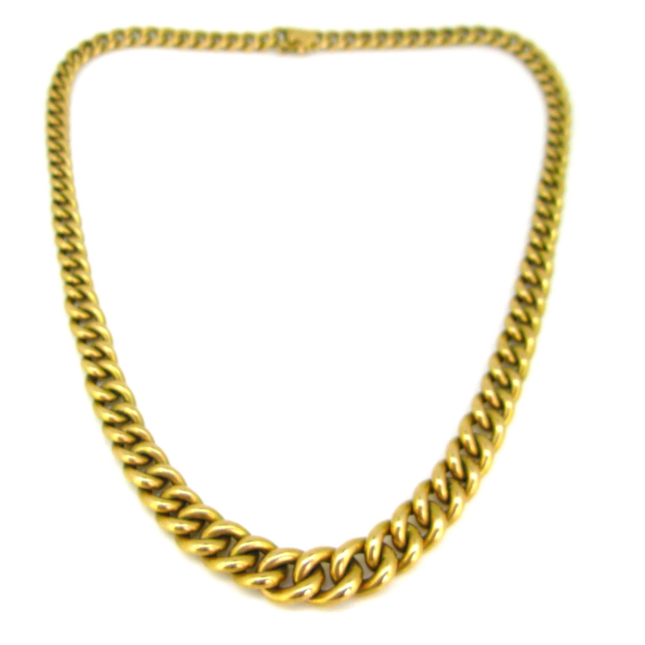 This curb links necklace is fully made in 18kt yellow “fort d’or’ gold. The necklace is 44cm /18in long. The gold is shiny and smooth. The clasp is marked with the French eagle’s head for 18k gold. It is from the Forties era and it is in very good