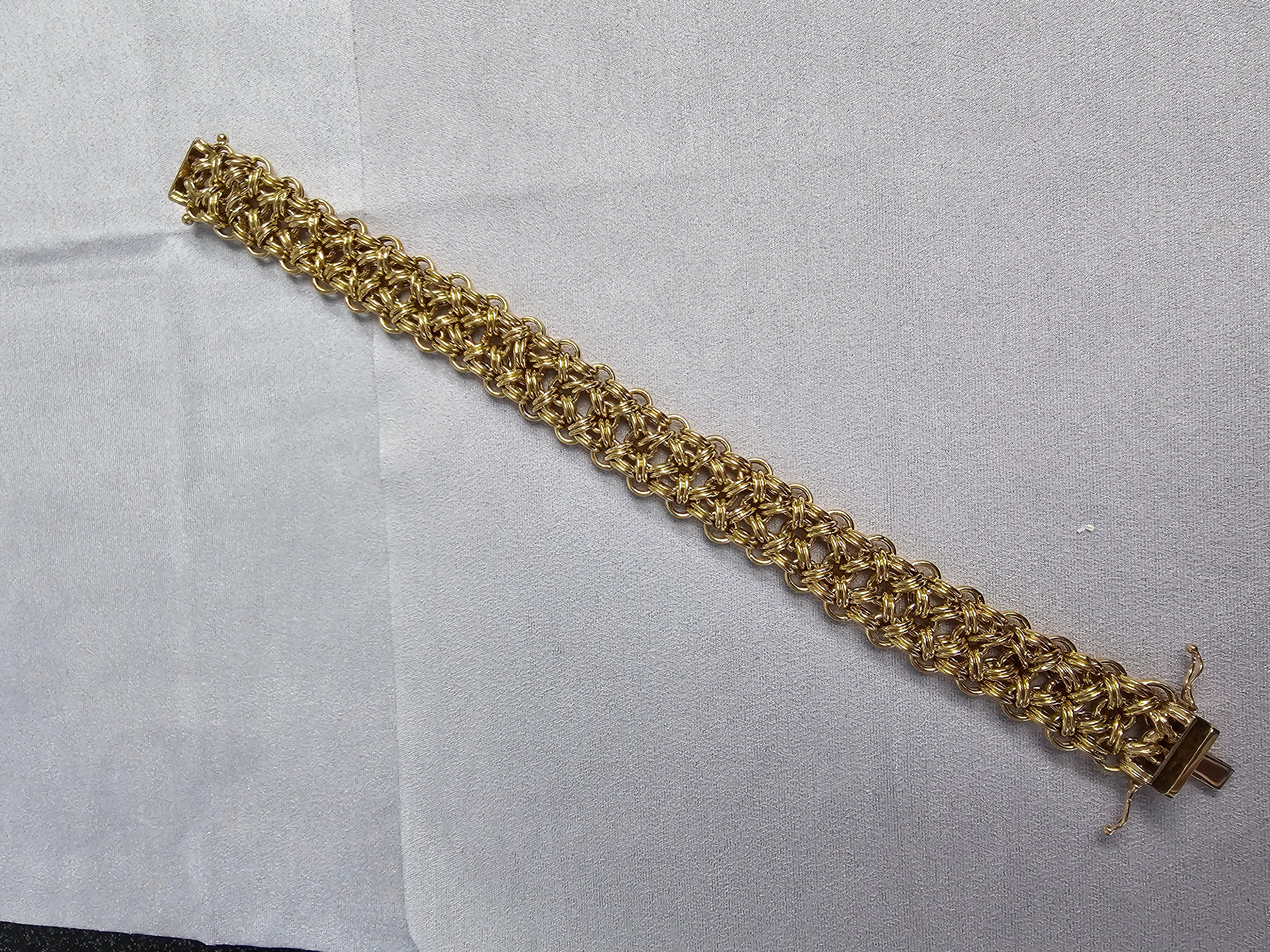 Femenino o masculino Chunky Intertwined Link Bracelet 14k Yellow Gold en venta