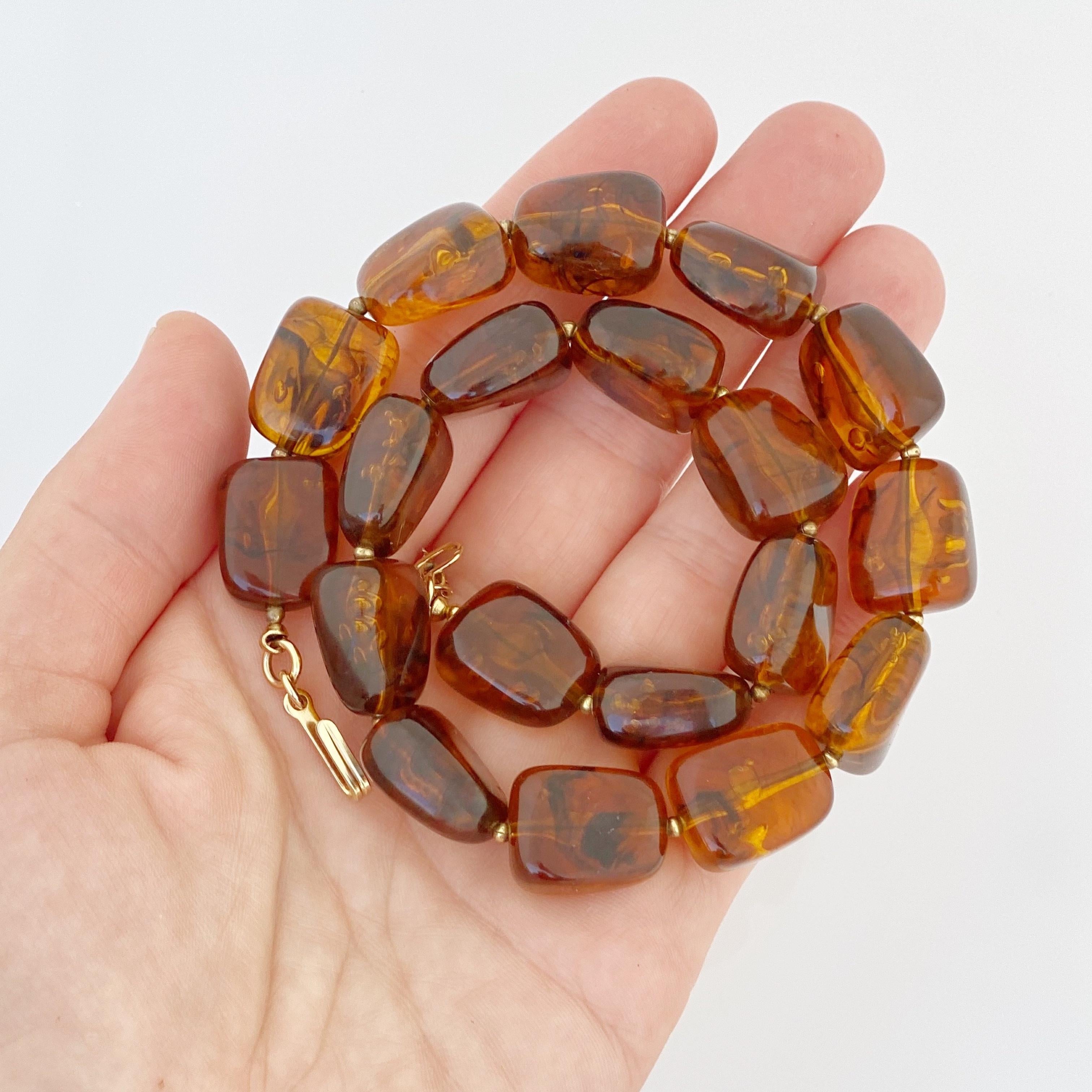 Chunky Lucite Tortoise Beaded Choker Necklace By Crown Trifari, 1960s In Good Condition In McKinney, TX