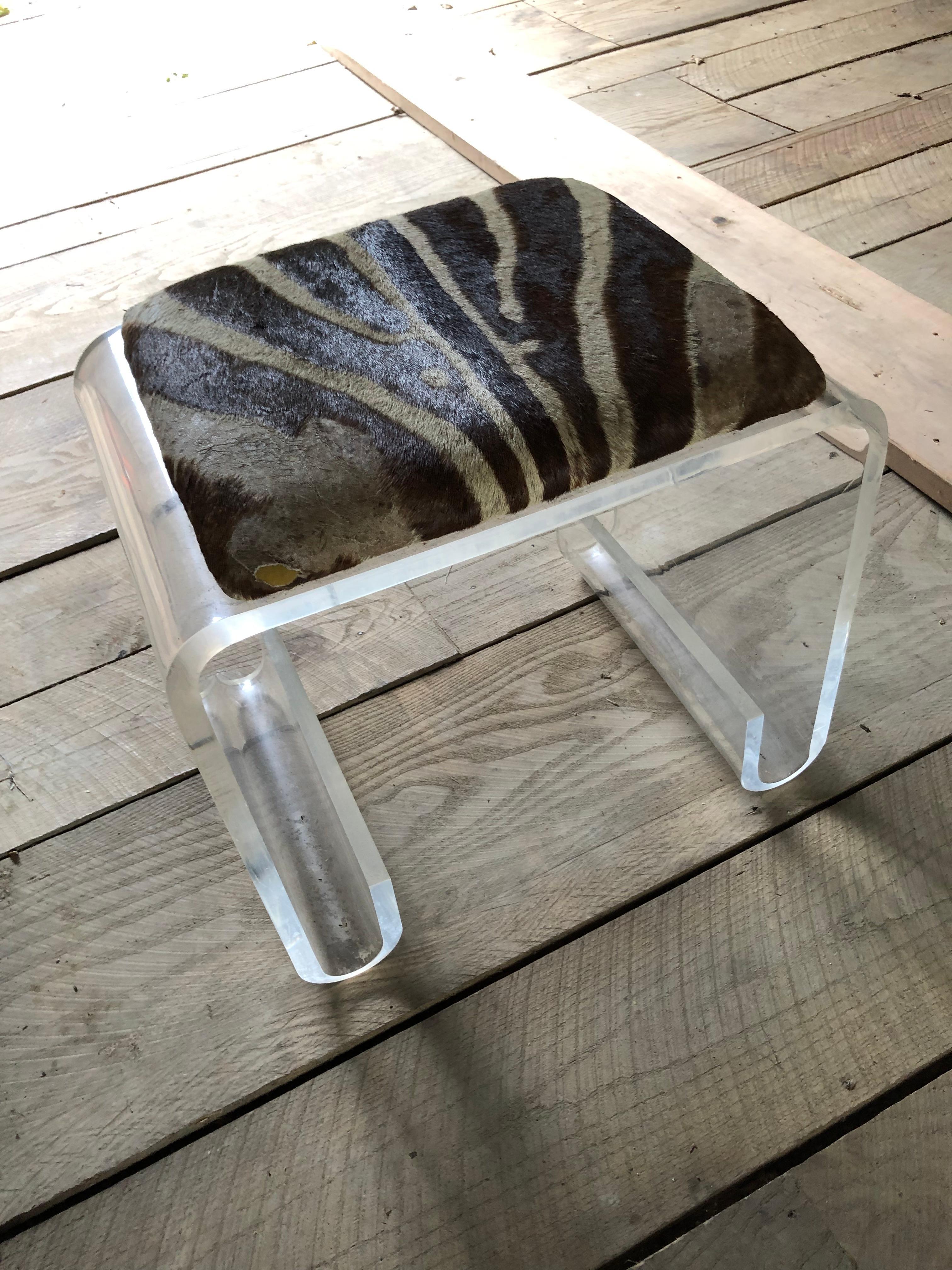 Chunky Mid Century Modern Lucite Waterfall Style Ottoman Bench For Sale 3