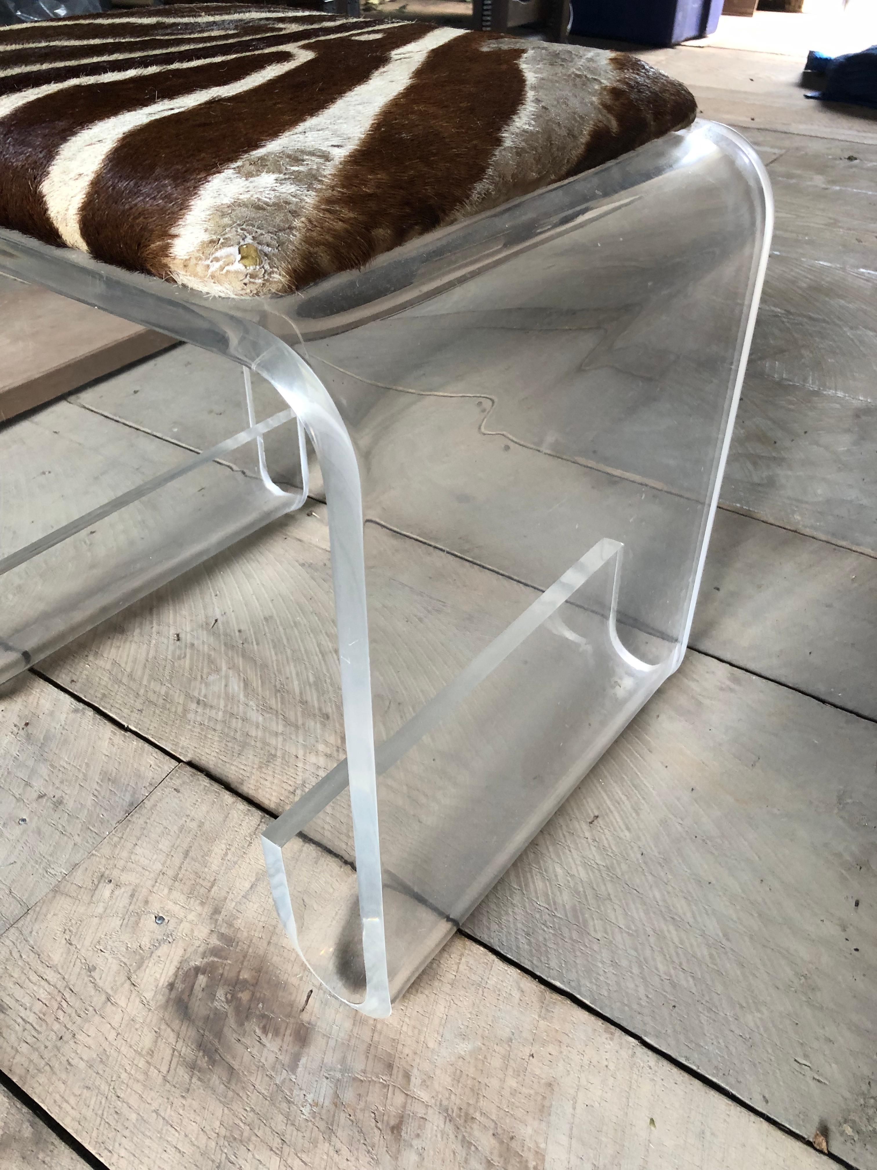 Chunky Mid Century Modern Lucite Waterfall Style Ottoman Bench For Sale 4