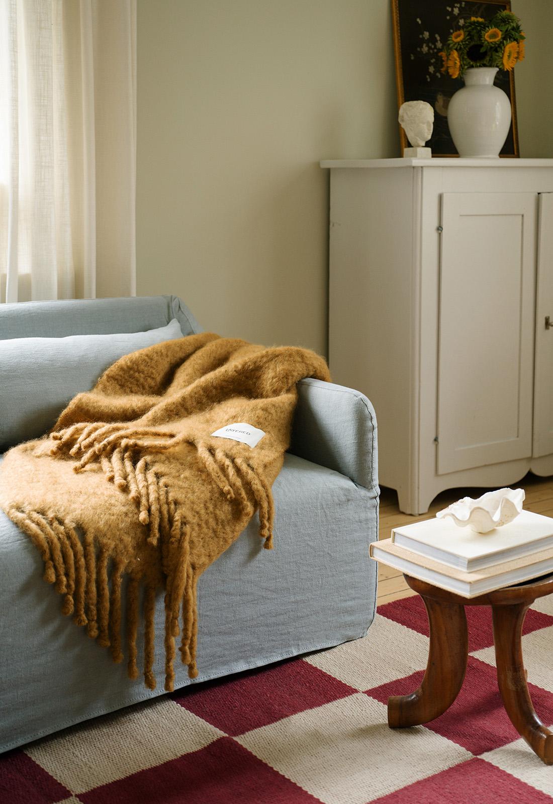 A luxurious handwoven Mohair blanket collection. These blankets are meticulously handwoven and feature strikingly long fringes that add a playful touch to the luxurious feel of the finest Mohair. Each fringe is crafted with great care, hand-rolled