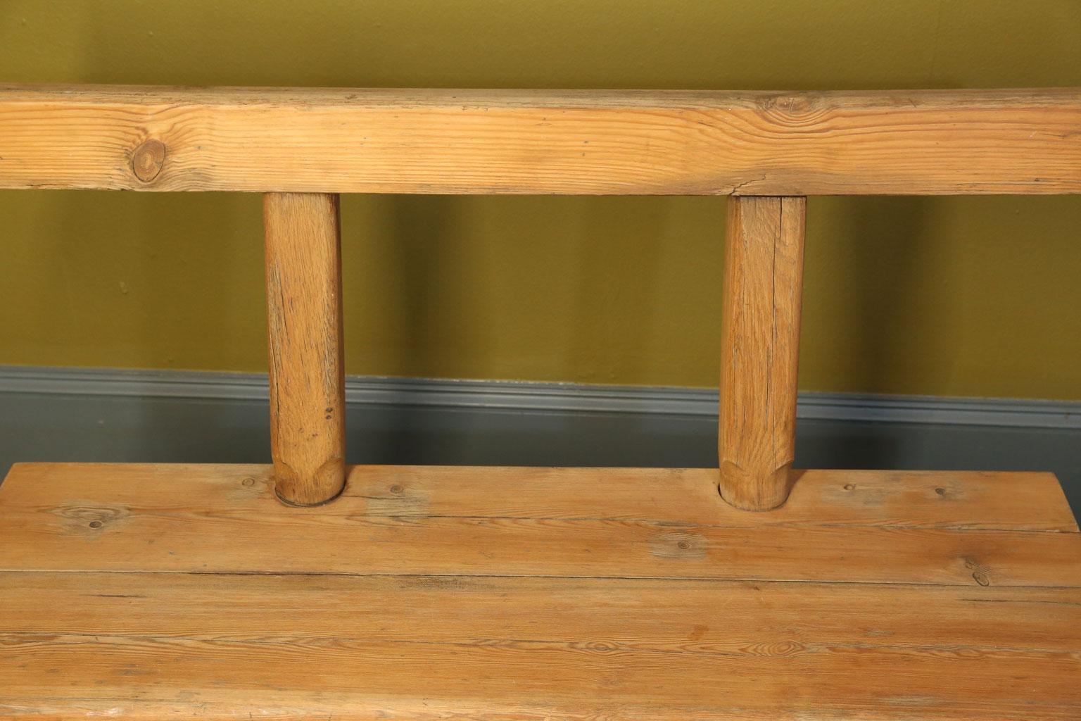 Chunky Oak Rustic Bench with Primitive Hand-Made design  In Good Condition In Houston, TX