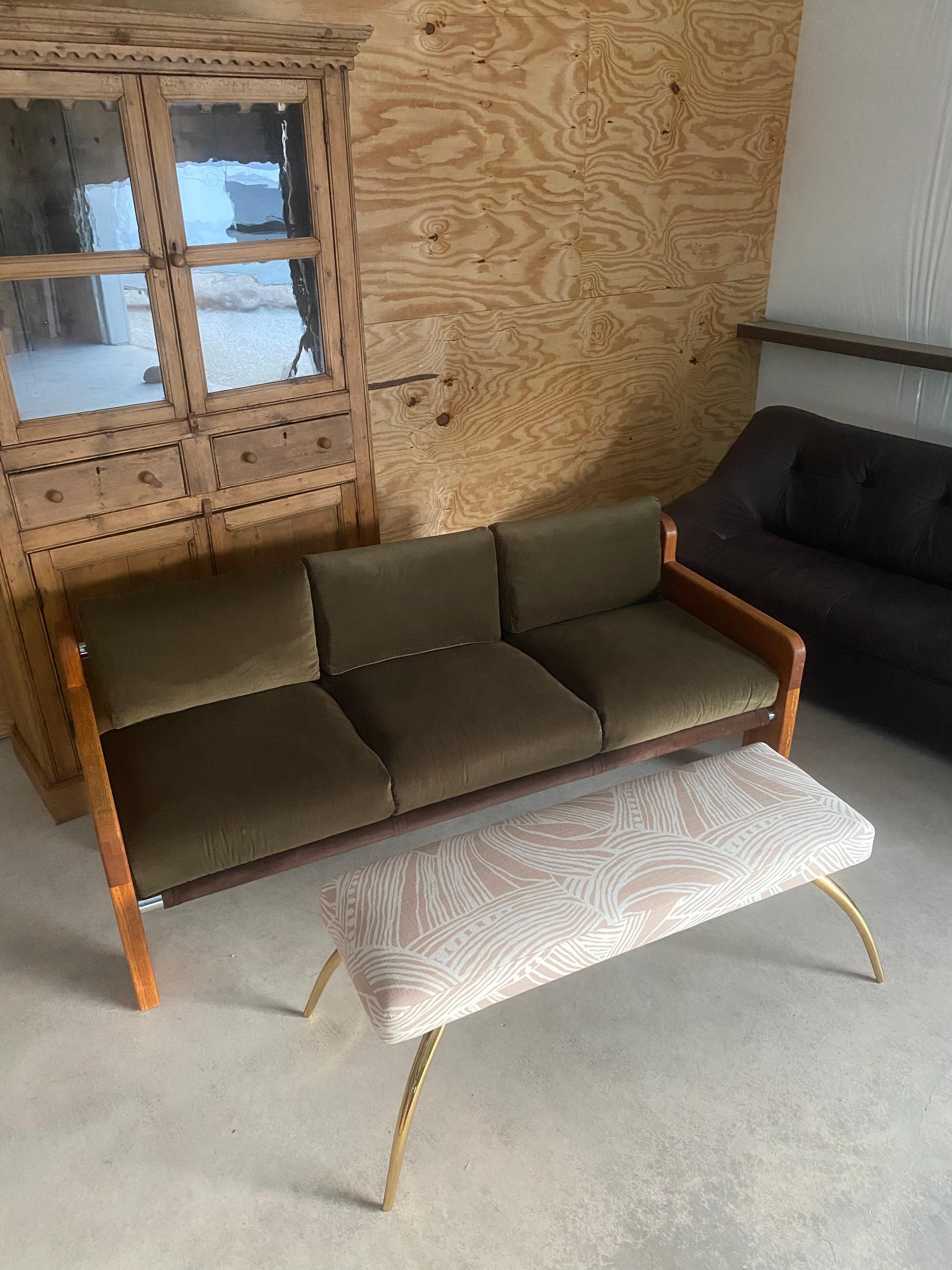 Divano a fionda Chunky Oak di Martin Rudick con rivestimento in velluto New Velvet in vendita 8