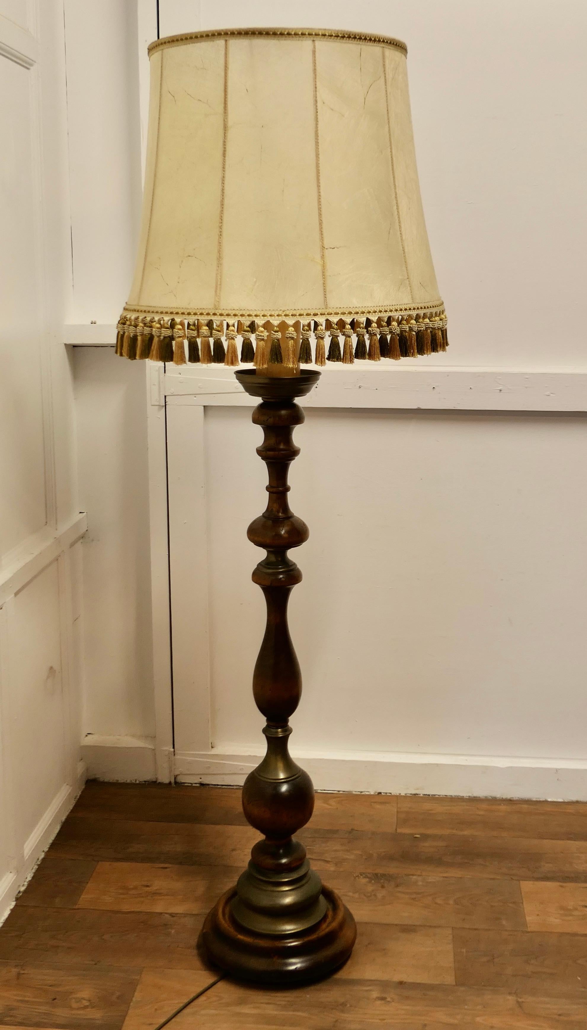 Chunky Oak Standard or Floor Lamp   This lamp is a country piece  In Good Condition For Sale In Chillerton, Isle of Wight