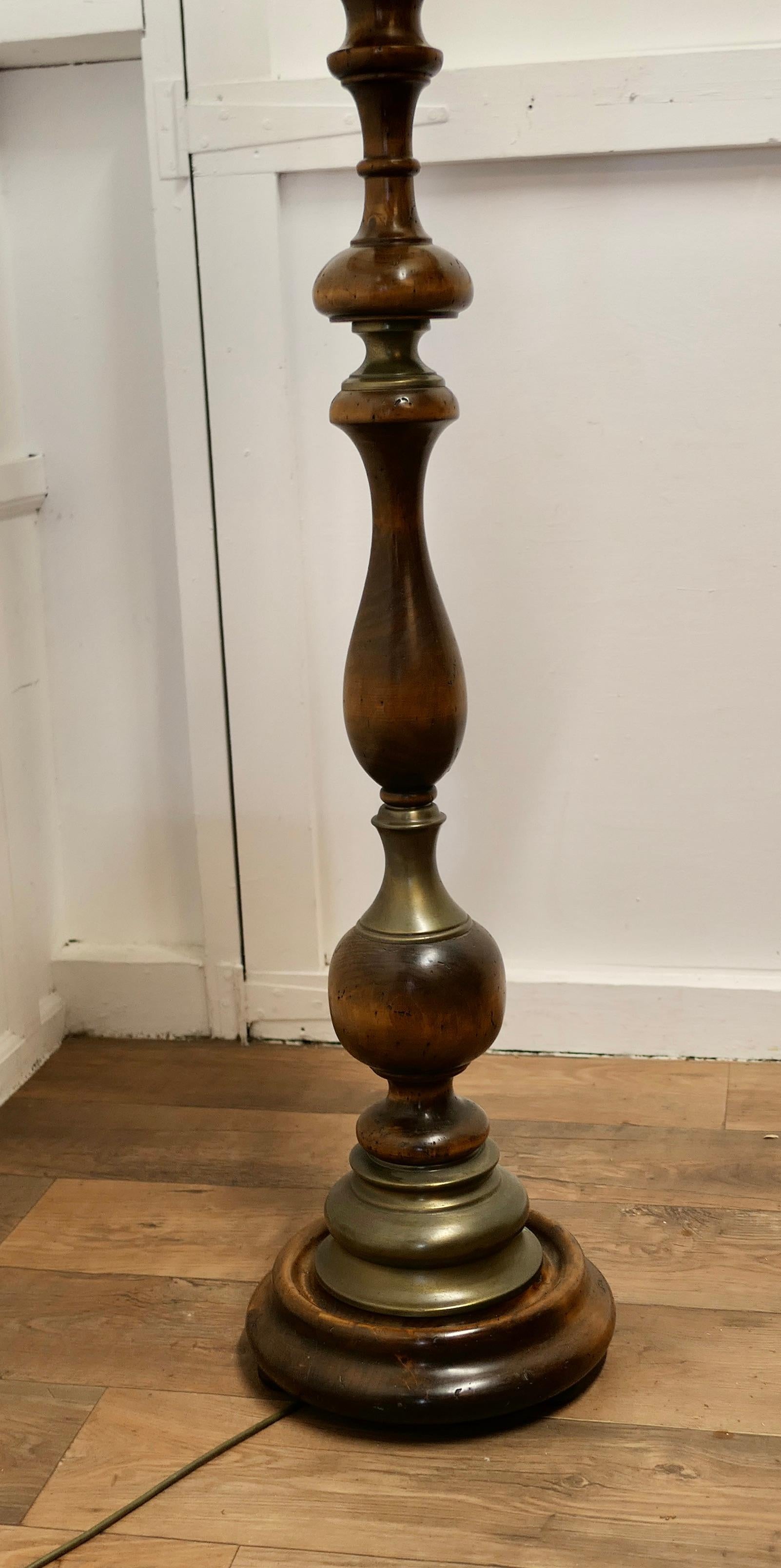Chunky Oak Standard or Floor Lamp   This lamp is a country piece  For Sale 1