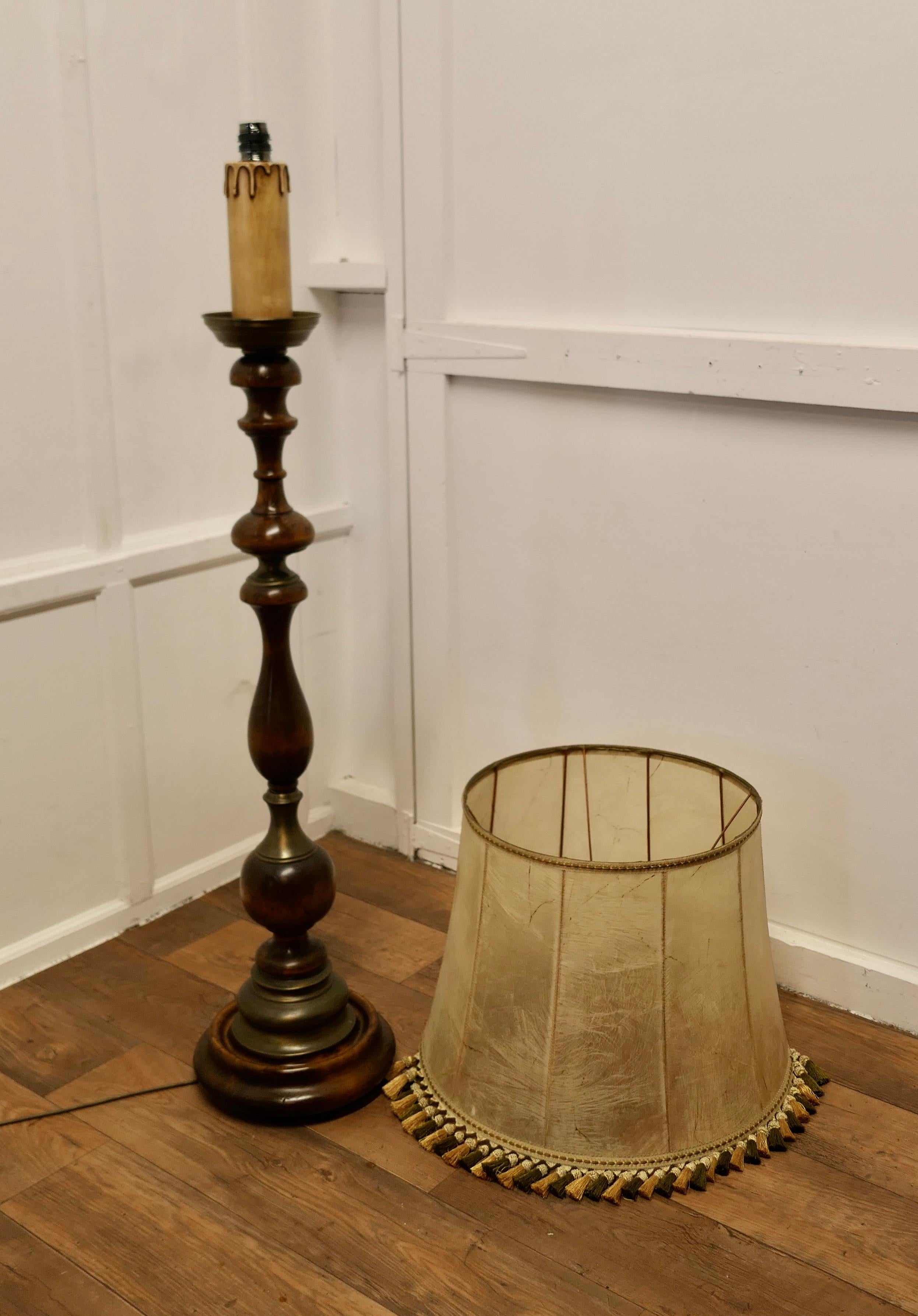Chunky Oak Standard or Floor Lamp   This lamp is a country piece  For Sale 2